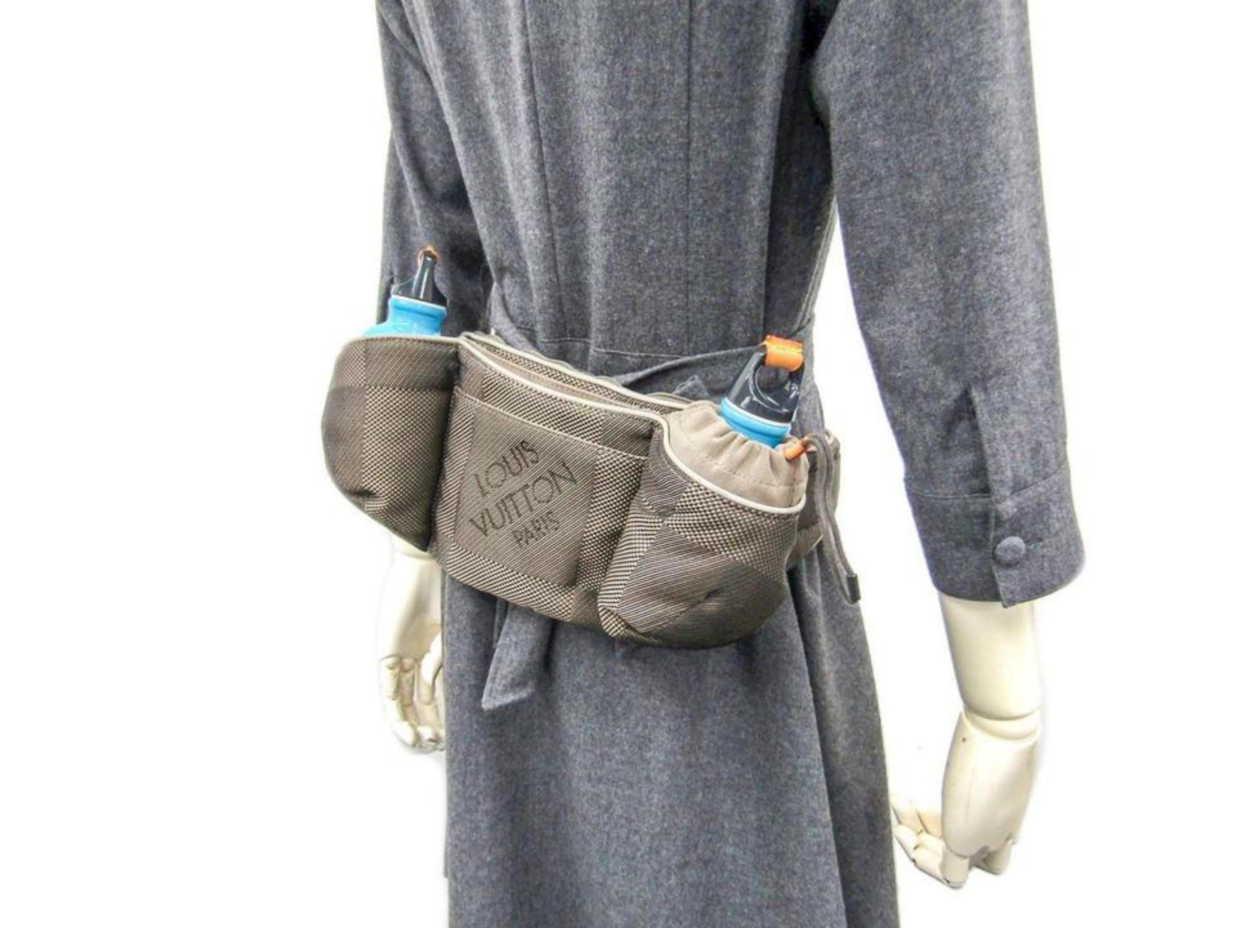 This item will ship out immediately.
Previously owned, unless otherwise stated.
Date Code/Serial Number: AR0054
Made In: France
Measurements: Length: 13.77