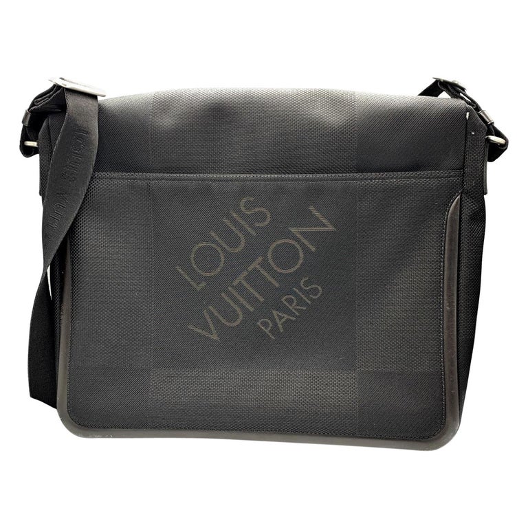 At Auction: Louis Vuitton, LOUIS VUITTON GRAY DAMIER GEANT NYLON