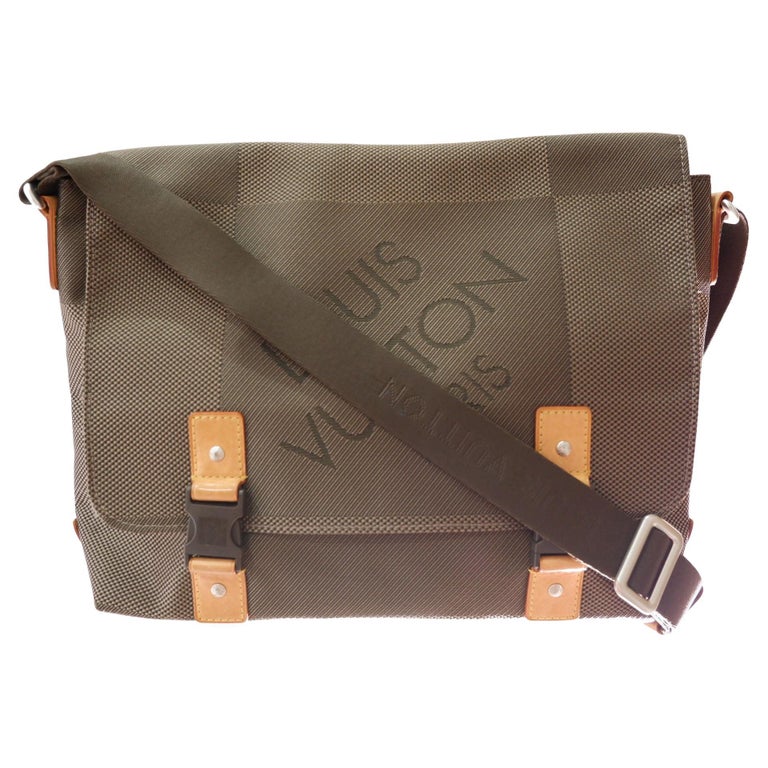 LOUIS VUITTON Men's Messenger OLAF MM Damier Ebene Briefcase Messenger Bag  at 1stDibs