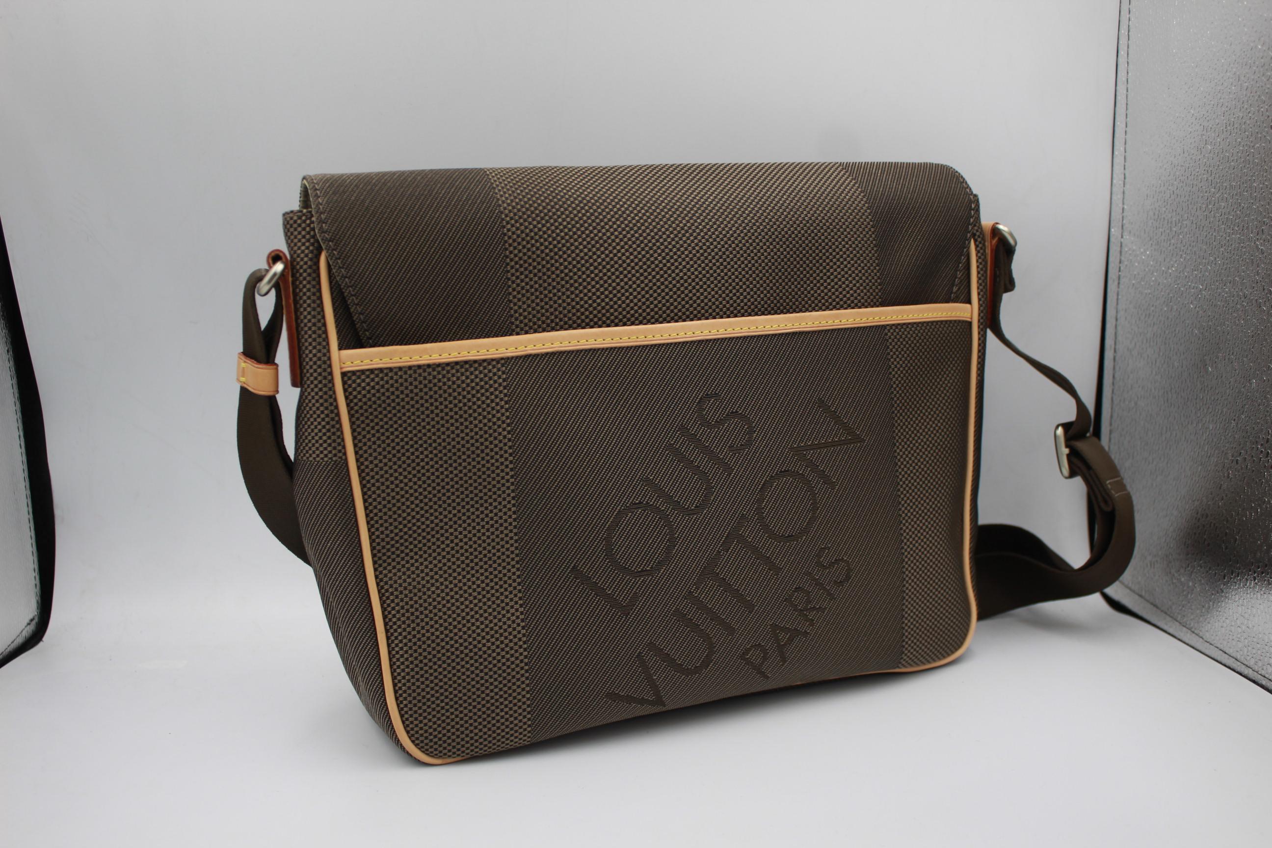 Louis Vuitton Damier Géant satchel Bag
Very good condition, 
30cm x 25cm x 7cm