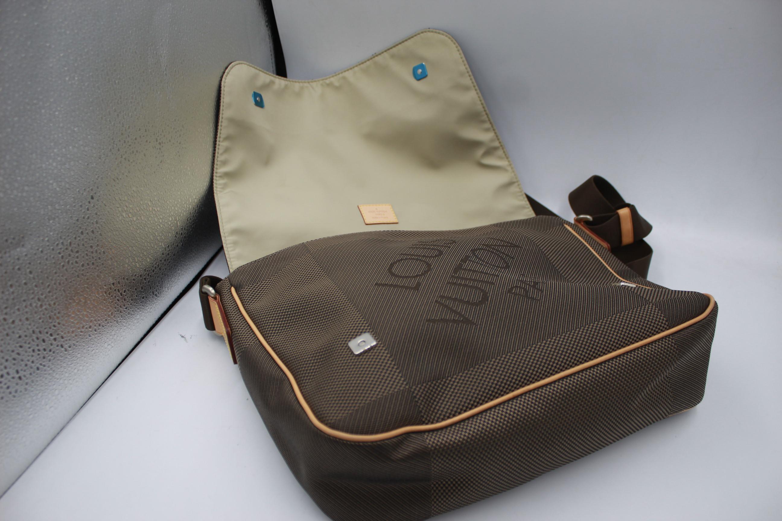 Louis Vuitton Damier géant satchel bag In Fair Condition For Sale In Paris, FR