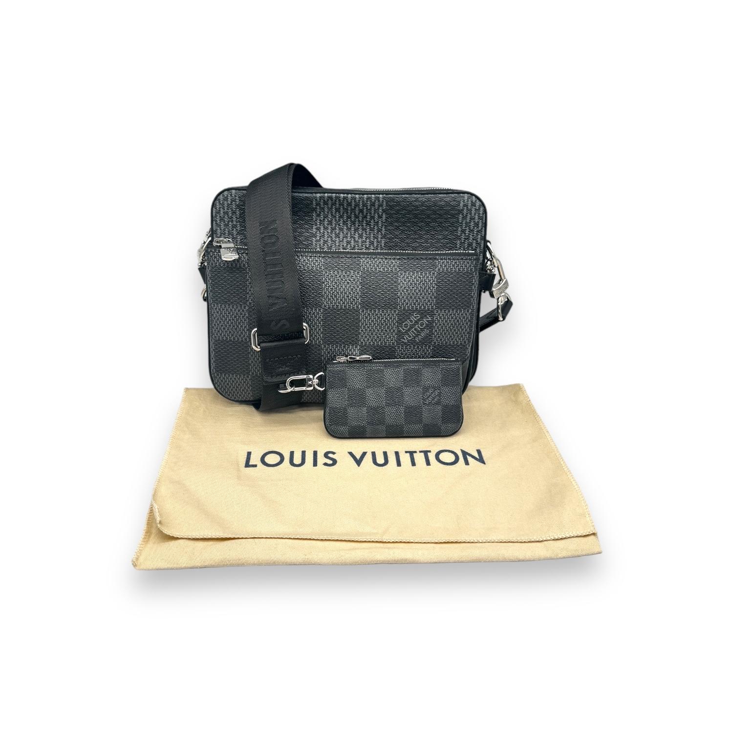 Louis Vuitton Damier Graphit 3D Trio Messenger Bag im Angebot 5