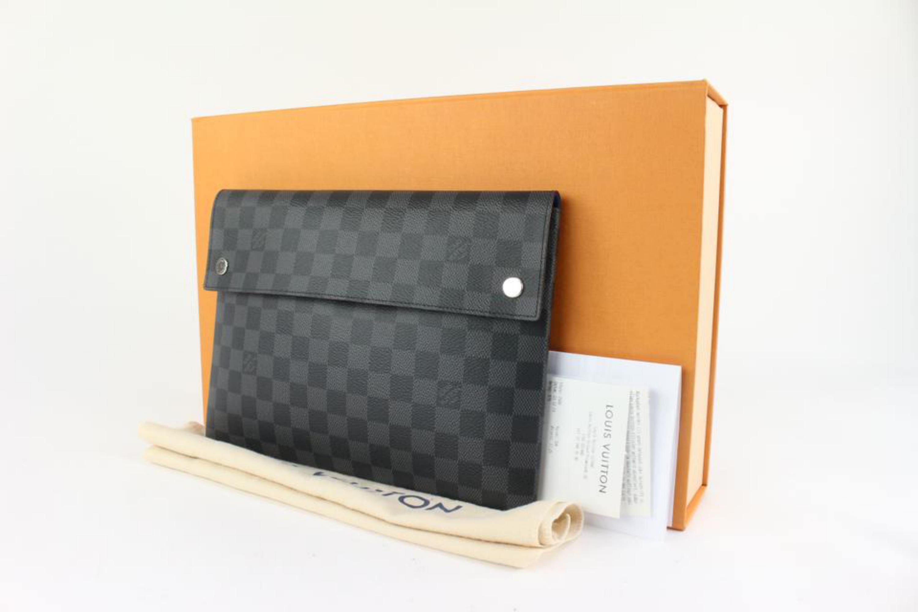 Louis Vuitton Damier Graphite Alpha Pochette GM Portfolio Toiletry Pouch 217lv28
Date Code/Serial Number: RA3119
Made In: France
Measurements: Length:  10.75