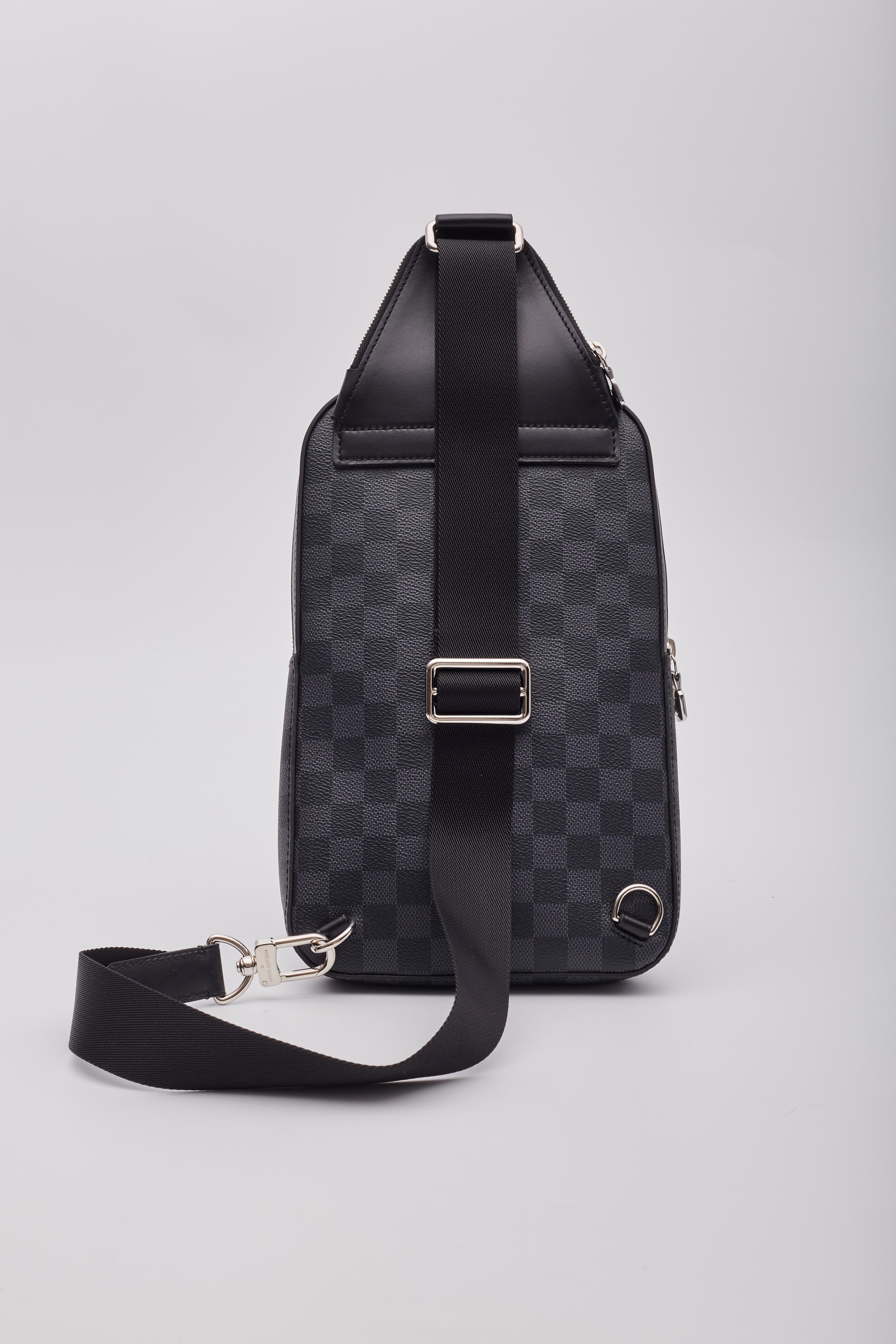 Women's or Men's Louis Vuitton Damier Graphite Avenue Sling Messenger Bag Nm For Sale
