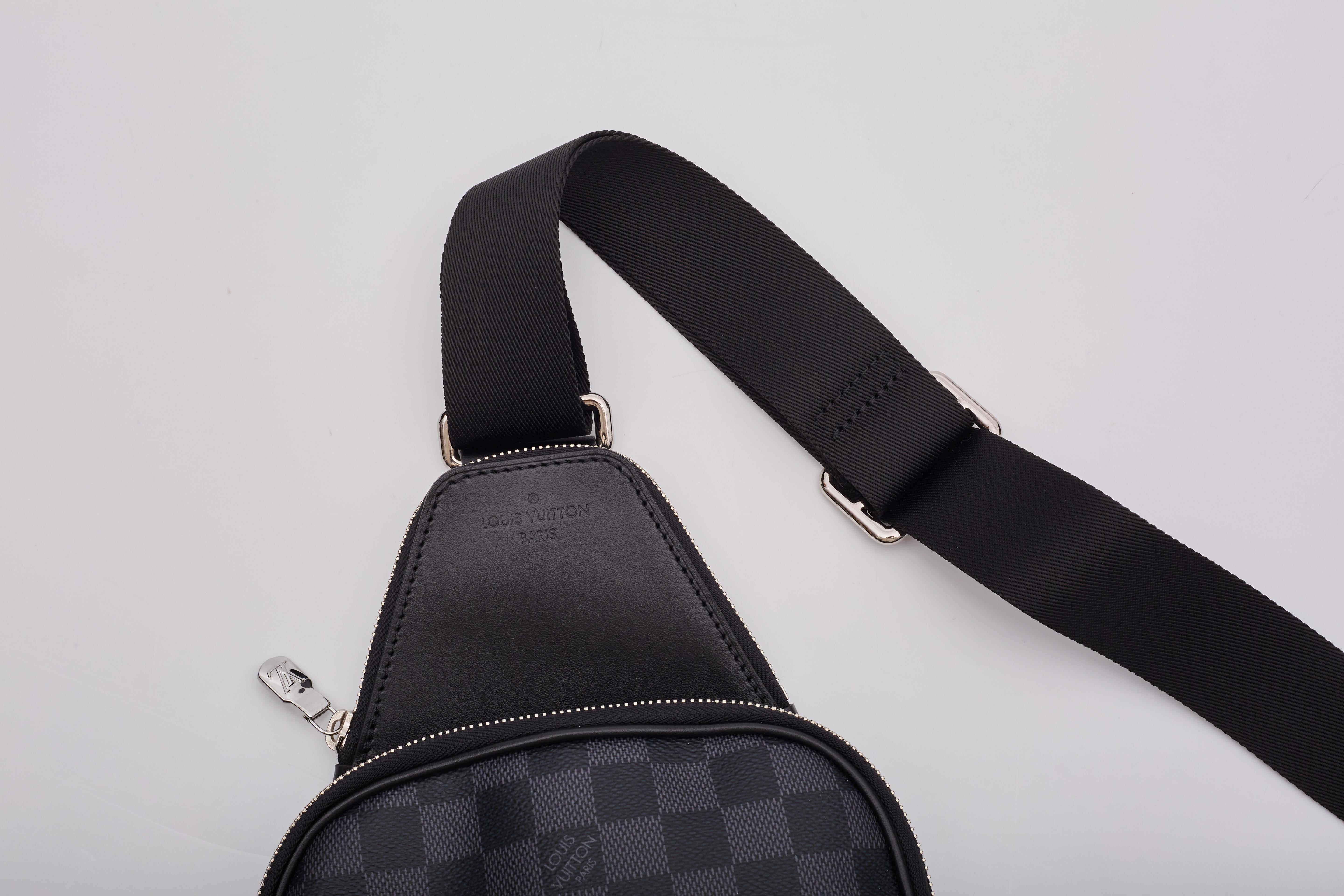 Louis Vuitton Damier Graphite Avenue Sling Messenger Bag Nm im Angebot 3