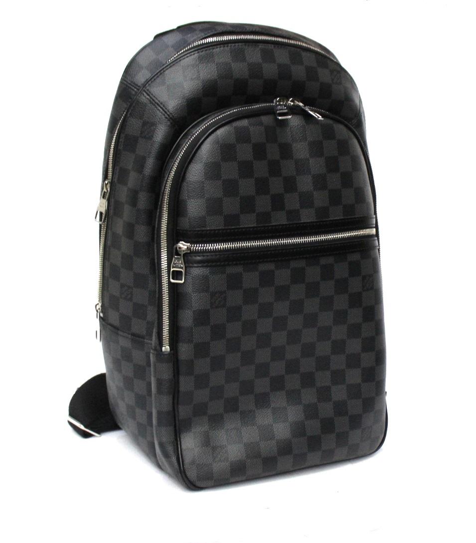 Louis Vuitton backpack in Michael model damier graphite canvas. Very useful and elegant. Frontally has a pocket. Backpack zip closure. Handle and finishes in calfskin and silver hardware. Possibility to put it on the shoulder or by hand. Adjustable