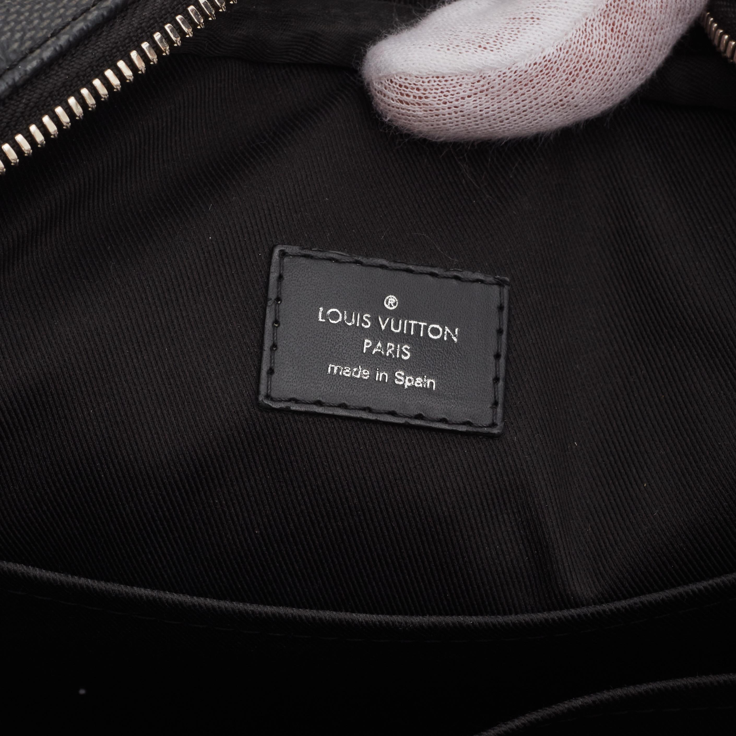 Men's Louis Vuitton Damier Graphite Black Dayton Reporter MM Bag (2008) For Sale