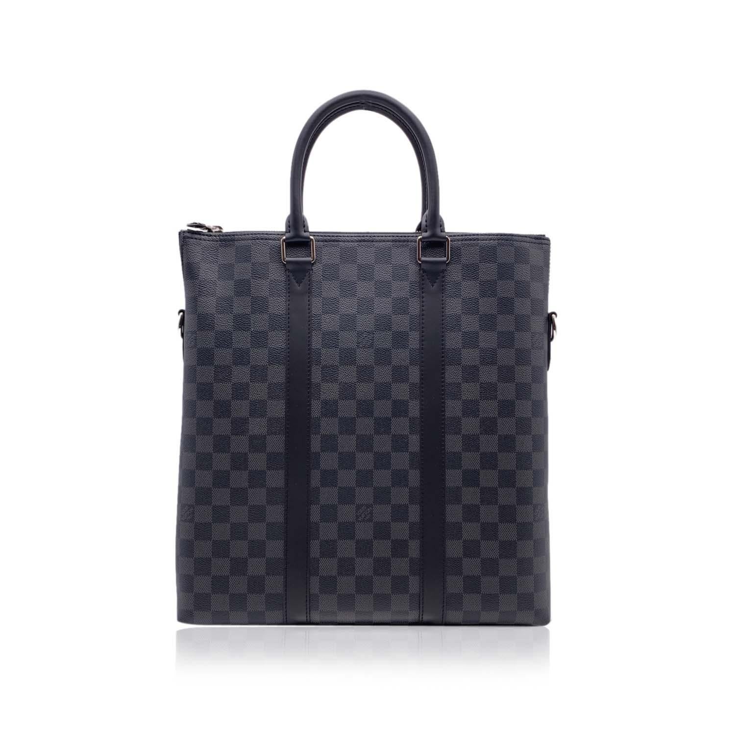 Diese schöne Tasche wird mit einem Echtheitszertifikat von Entrupy geliefert. Die Bescheinigung wird ohne weitere Kosten ausgestellt.

Louis Vuitton Damier Graphit 