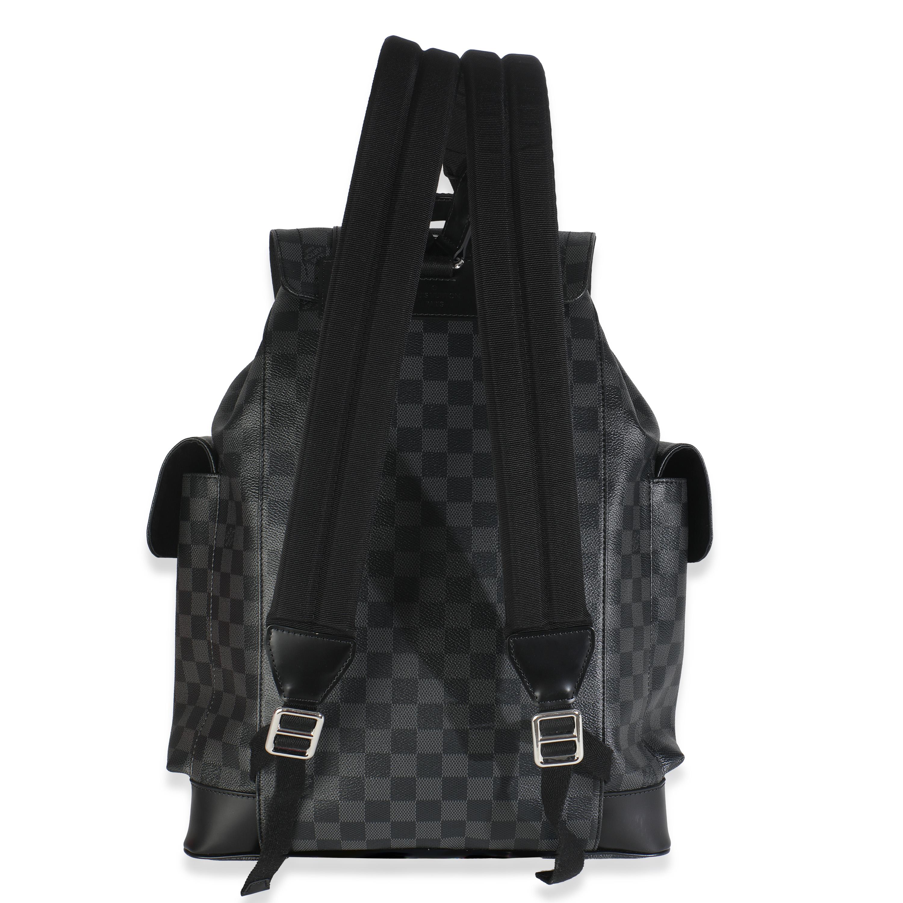 Listing Title : Louis Vuitton Damier Graphite Canvas Christopher Backpack PM
SKU : 148802
MSRP : 2810.00 USD
Condit : Usagé 
Condition du sac à main : Excellent
Commentaires sur l'état : L'article est en excellent état et présente de légers signes