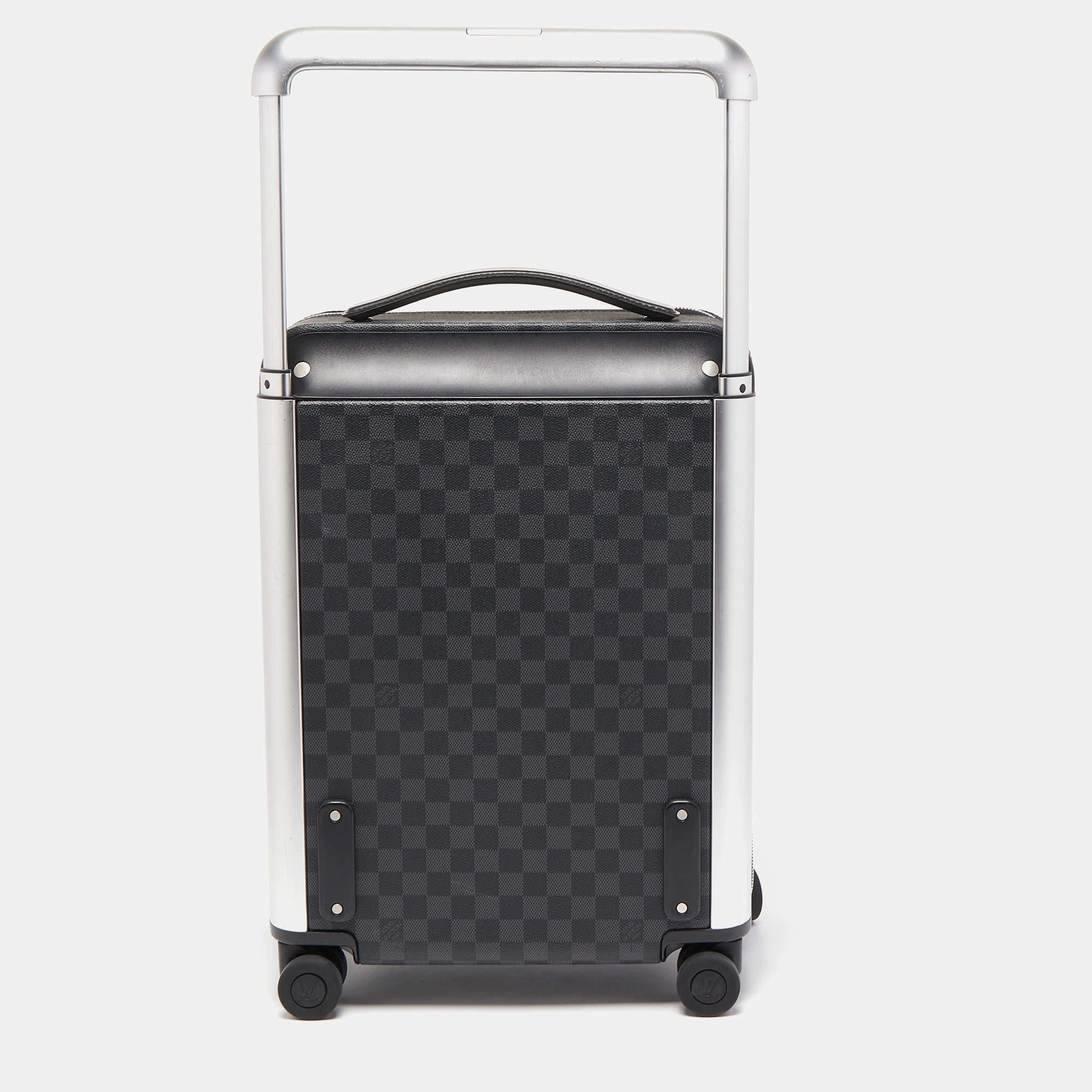This Horizon 50 luggage case from the house of Louis Vuitton is an accessory you will turn to when you have travel plans. It has been crafted using the best kind of materials to be appealing as well as durable. It's a worthy investment.

Includes:
