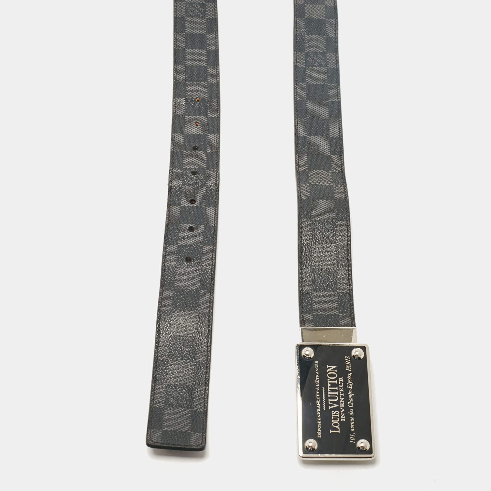 A classic add on to your collection of belts is this designer piece. Cut to a convenient length the belt has a smooth finish and a sturdy built. It will continually complement your style.
