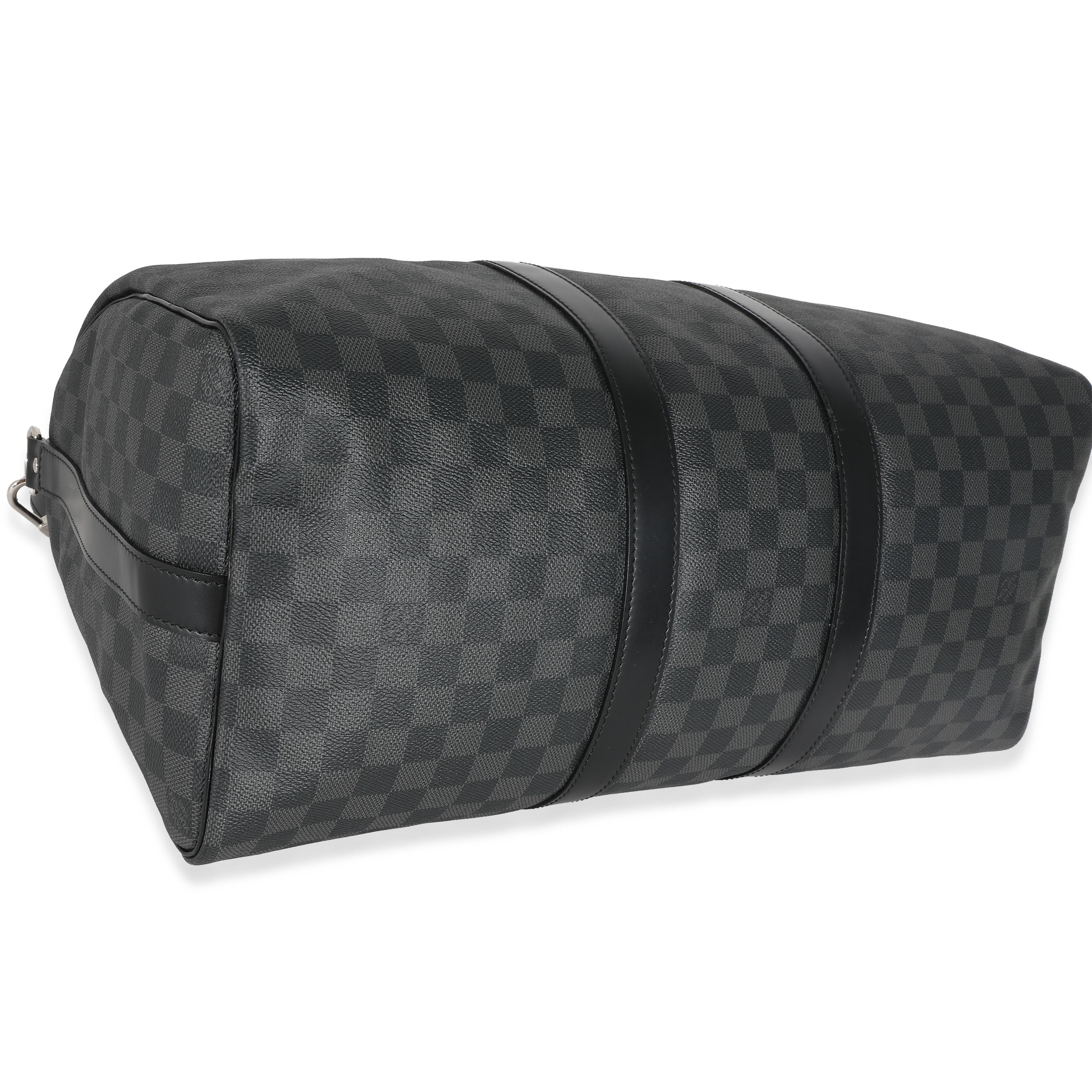 Título del listado: Louis Vuitton Damier Lienzo Grafito Keepall Bandoulière 45
SKU: 137631
MSRP: 2440.00 USD
Estado: Seminuevo 
Descripción del estado: El bolso Keepall, un diseño de principios del siglo XX de Louis Vuitton, es la personificación