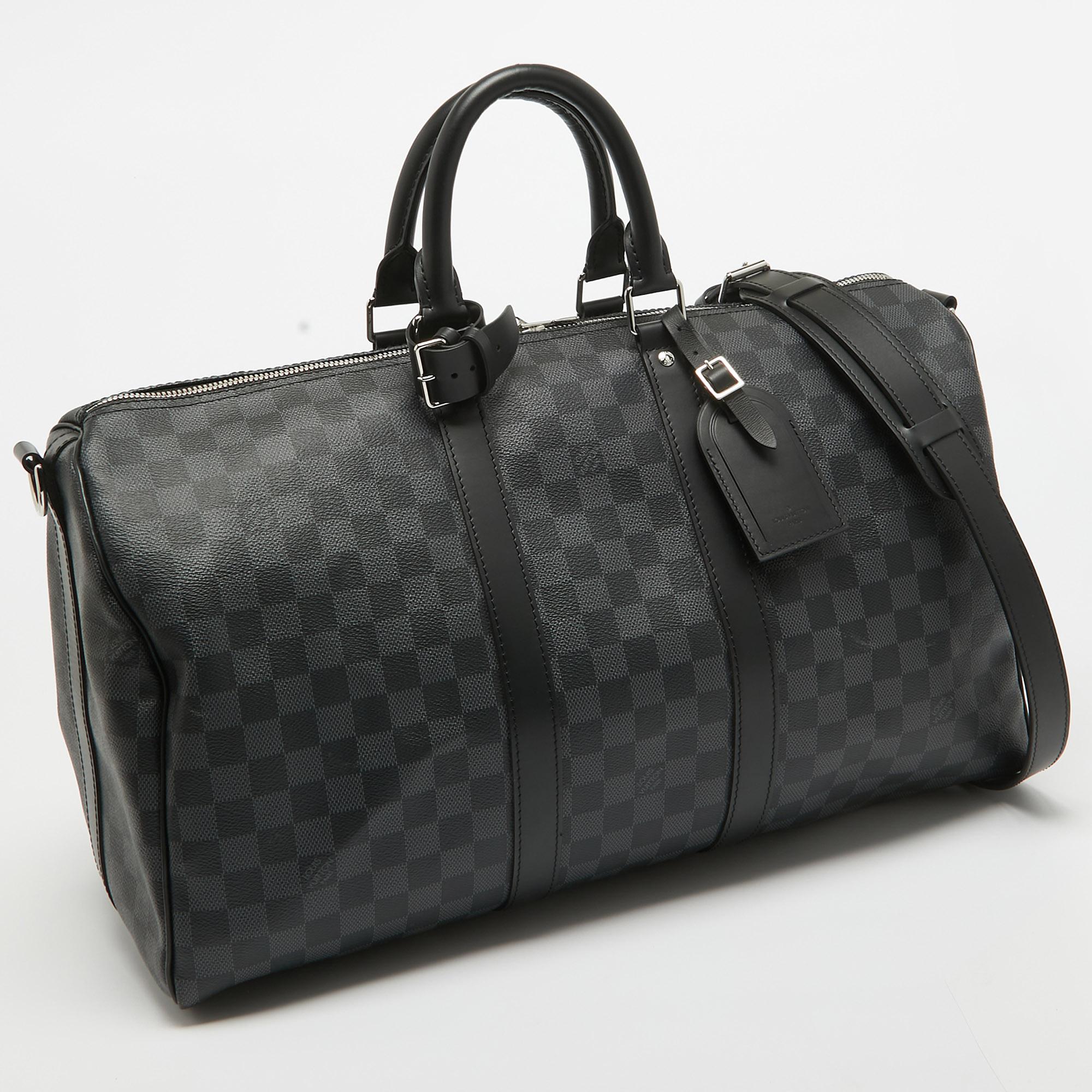 Crafted with precision, the Louis Vuitton Keepall Bandoulière exudes understated luxury. Its sleek design, adorned with the iconic Damier pattern, offers timeless appeal. Equipped with a comfortable shoulder strap, it seamlessly combines style with