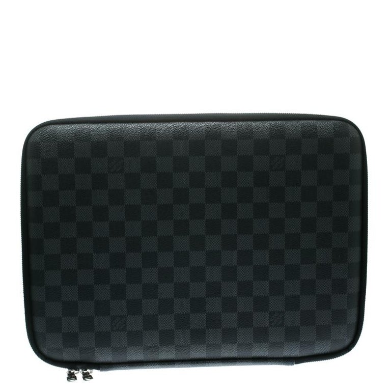 Louis Vuitton Damier Graphite Canvas Laptop Sleeve For Sale at 1stDibs