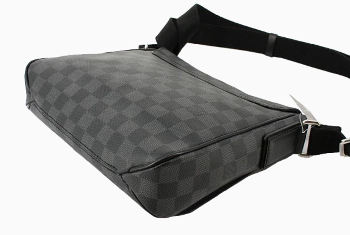 louis vuitton damier graphite district pm shoulder bag crossbody men z1198