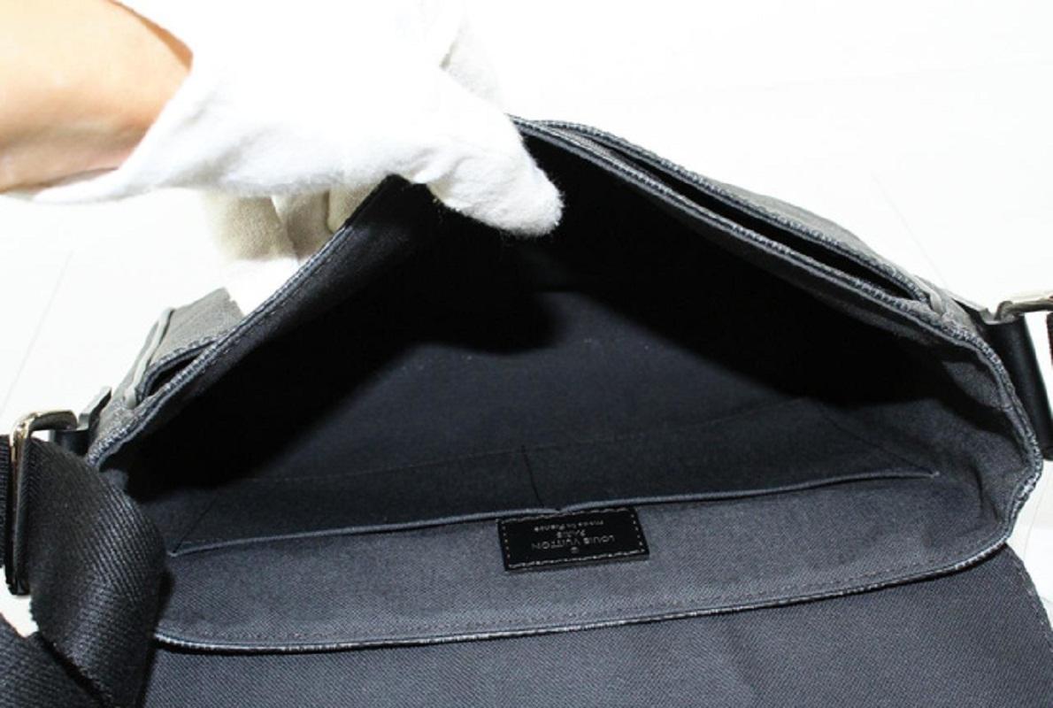 Women's Louis Vuitton Damier Graphite Canvas Leather District PM Messenger Bag