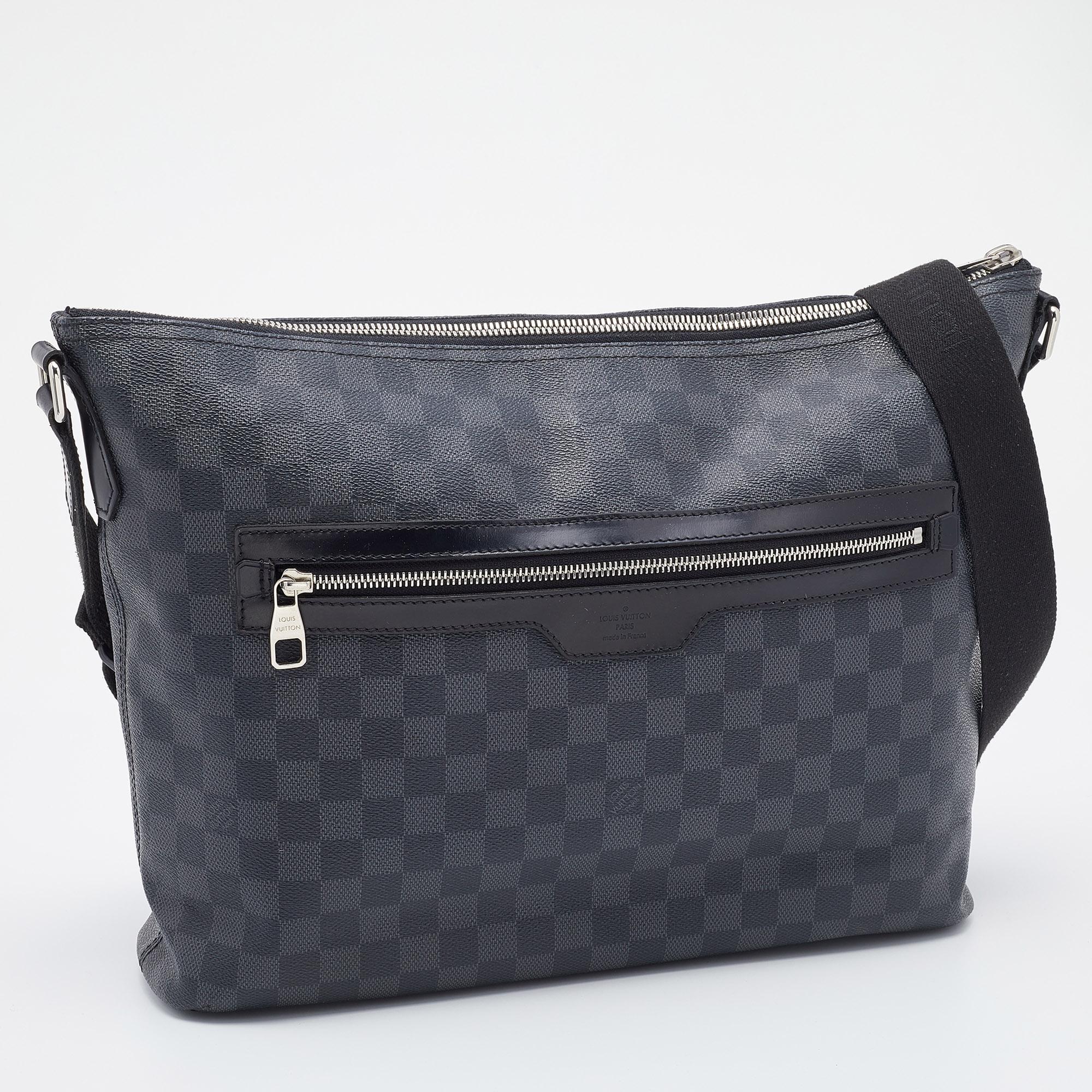 Louis Vuitton Damier Graphite Canvas Mick GM Bag In Good Condition In Dubai, Al Qouz 2