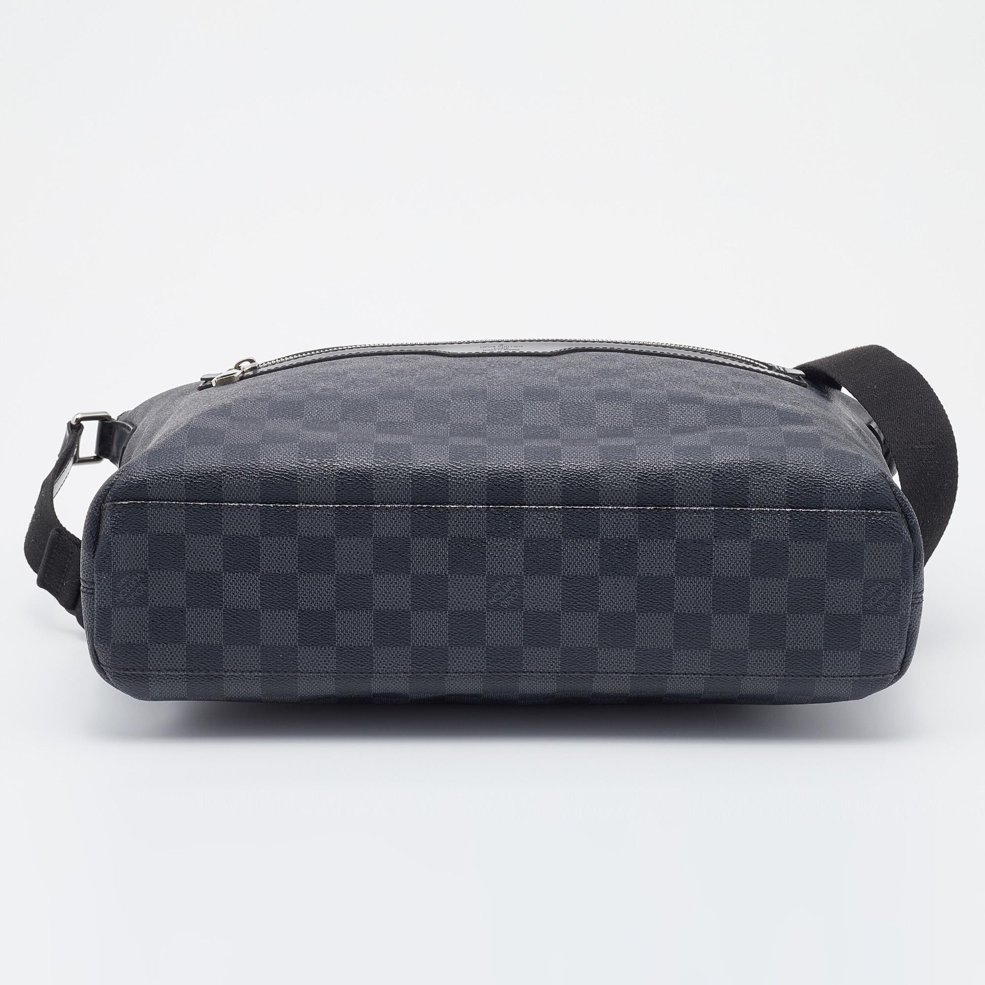 Men's Louis Vuitton Damier Graphite Canvas Mick GM Bag