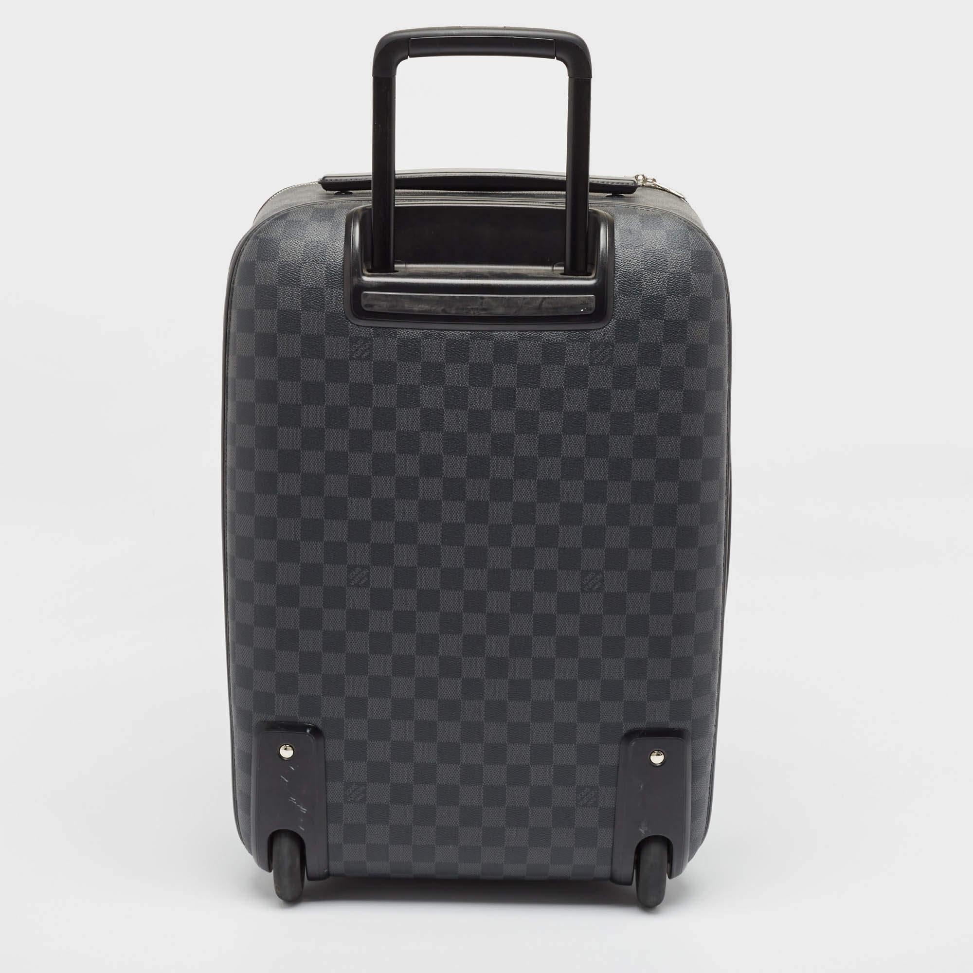 Louis Vuitton Damier Graphite Canvas Pegase 55 Luggage In Excellent Condition For Sale In Dubai, Al Qouz 2