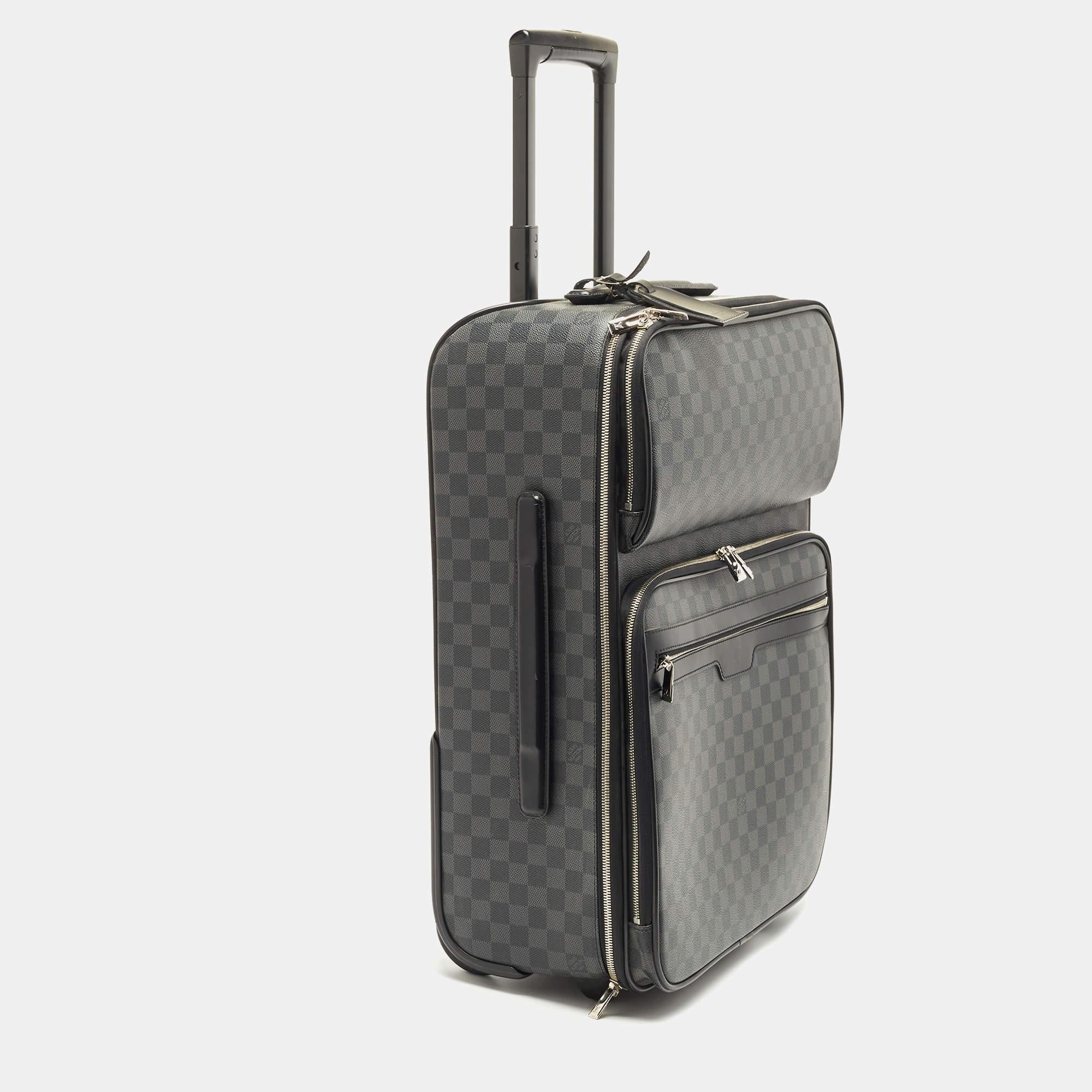 This creation from the house of Louis Vuitton is an accessory you will turn to when you have travel plans. It has been crafted using the best kind of materials to be appealing as well as durable. It's a worthy investment.

