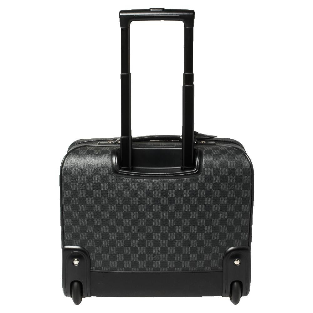 Practical and subtle to look at, this Pilot Case luggage bag from Louis Vuitton is made from the signature Damier Graphite coated canvas and leather trims which are sturdy and lightweight. Equipped with two swivel wheels that offer unrestrained