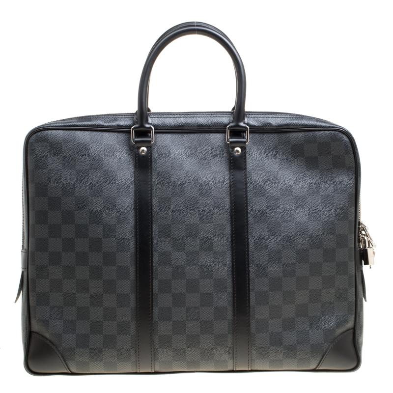 For all those dapper men out there, here's a chance to grab a perfect bag for you. Louis Vuitton brings to you this Porte Documents Voyage briefcase crafted with Damier graphite canvas and designed with smooth leather trims. The top is secured with