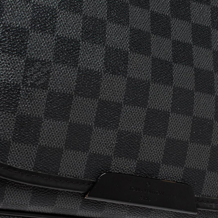 Louis Vuitton Damier Graphite Renzo Messenger Bag – The Closet