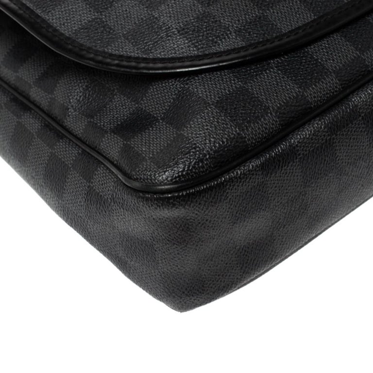 98% NEW ! Louis Vuitton N51213 Damier Graphite Canvas Renzo Messenger Bag