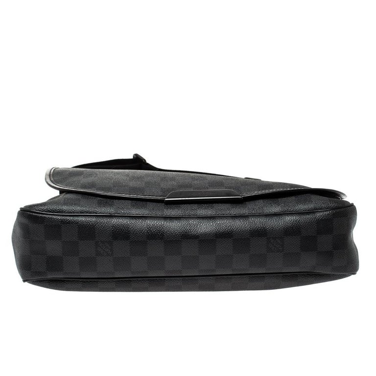 Louis Vuitton Damier Graphite Renzo Messenger Bag - Messenger Bags