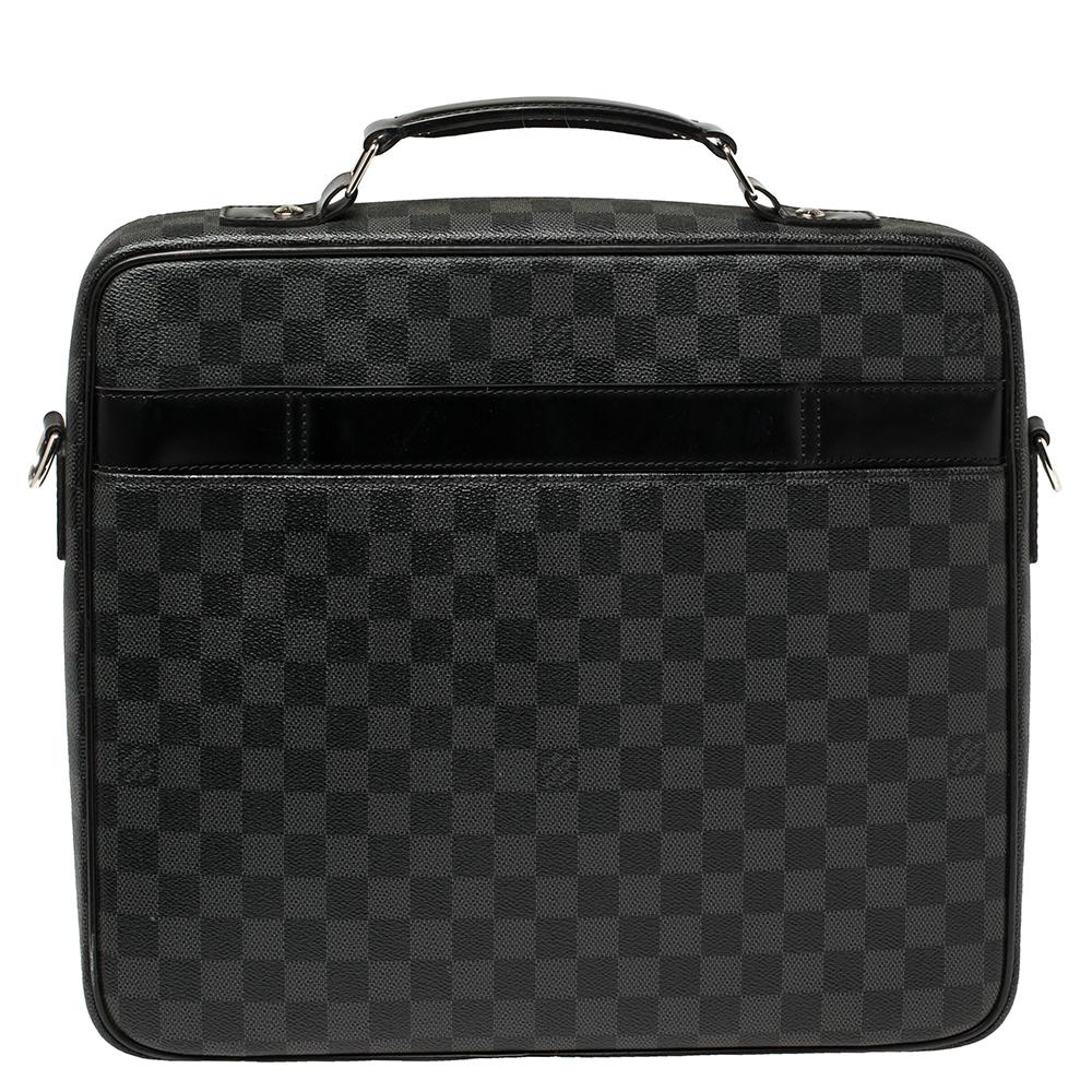 Perfect for housing your documents and other work essentials, this Louis Vuitton case will make a fine choice. Crafted in Damier Graphite canvas, this bag features silver-tone hardware, a front zip pocket, a main canvas interior, and a top handle.