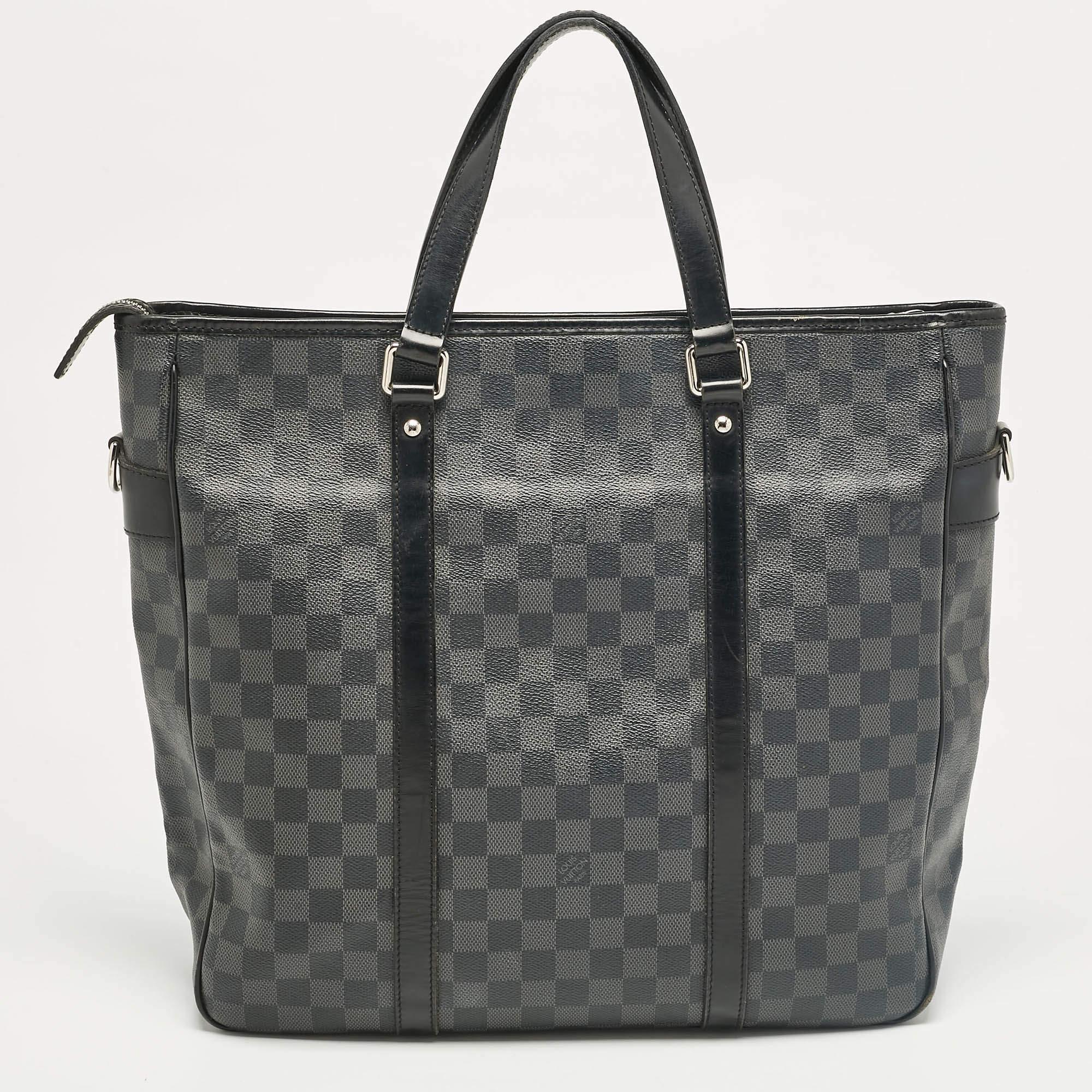 Louis Vuitton Damier Graphite Canvas Tadao Bag In Fair Condition For Sale In Dubai, Al Qouz 2