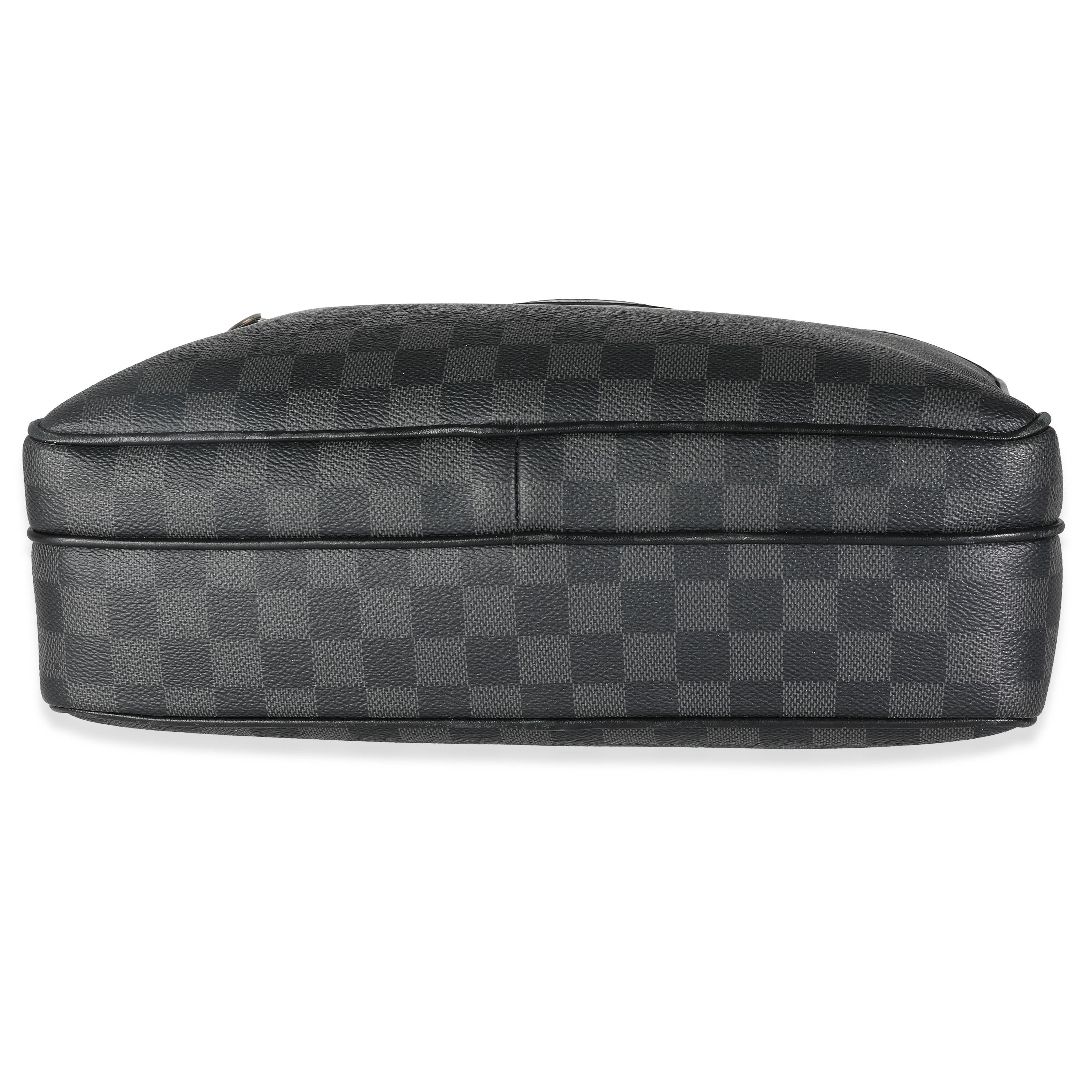 Women's or Men's Louis Vuitton Damier Graphite Canvas Trocadero MM For Sale