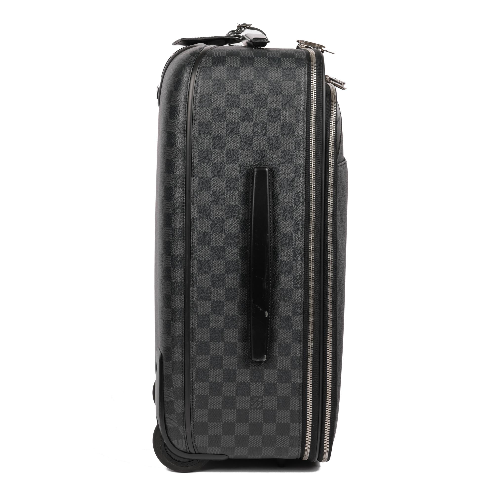LOUIS VUITTON Damier Graphite Coated Canvas & Black Calfskin Leather Pegase 55 (Schwarz) im Angebot