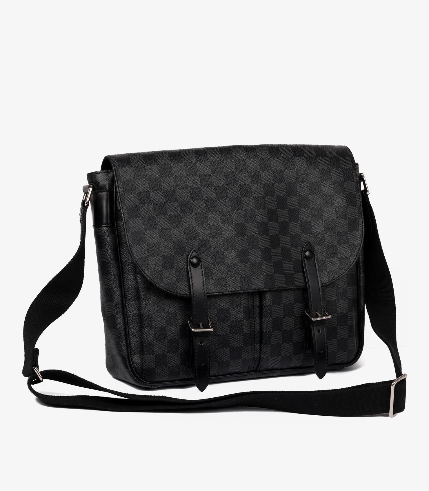 Louis Vuitton Damier Graphite Coated Canvas Christopher Messenger

Product Details
Xupes Ref: CB1338
Brand: Louis Vuitton
Model: Christopher Messenger
Type: Shoulder, Crossbody 
Serial Number: TR4135
Age: 2015
Accompanied By: Louis Vuitton Dust