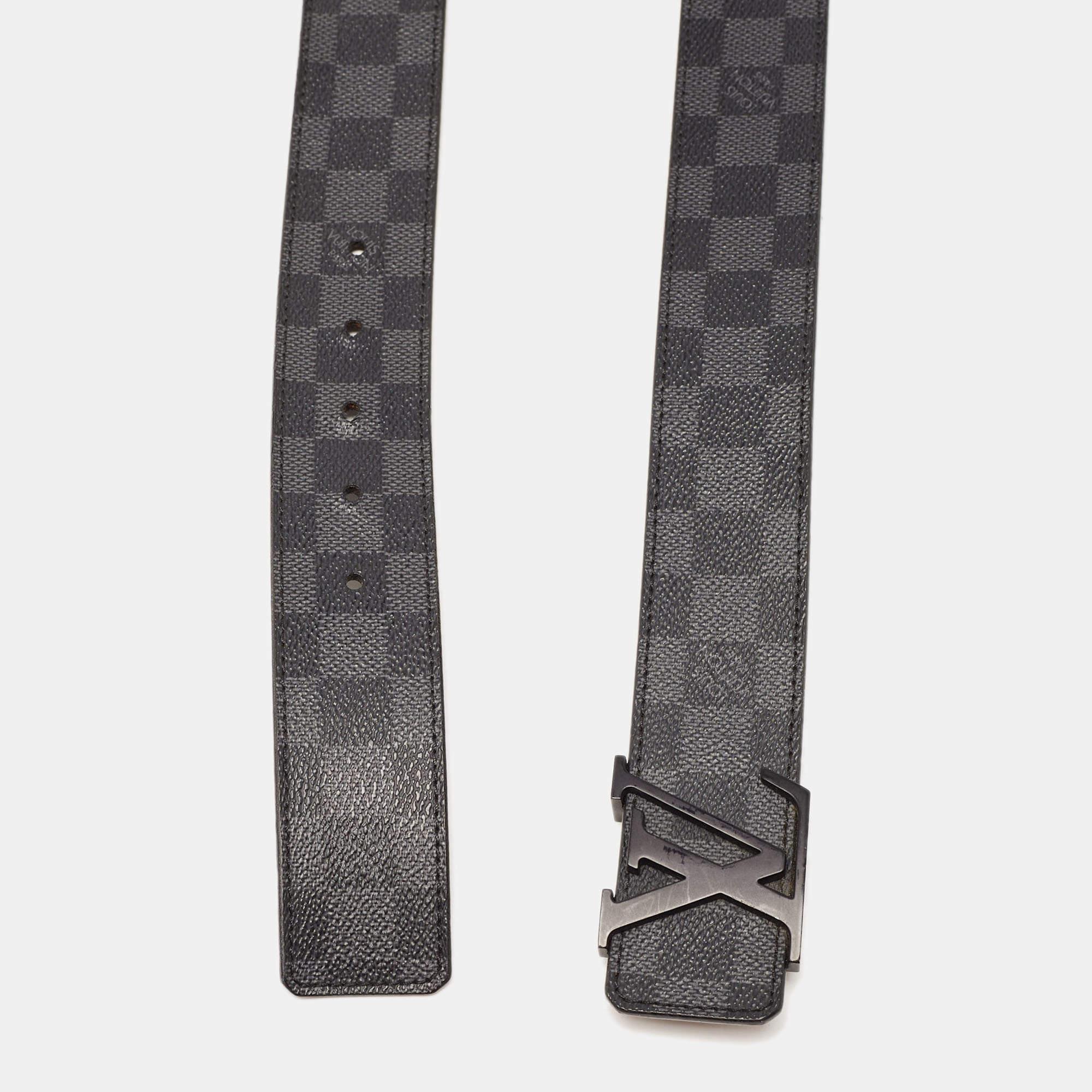 Looking to accent your casual look? Then this Louis Vuitton belt is the accessory you have been waiting for! It is crafted from Damier Graphite coated canvas and is accented with a black-tone LV buckle.

