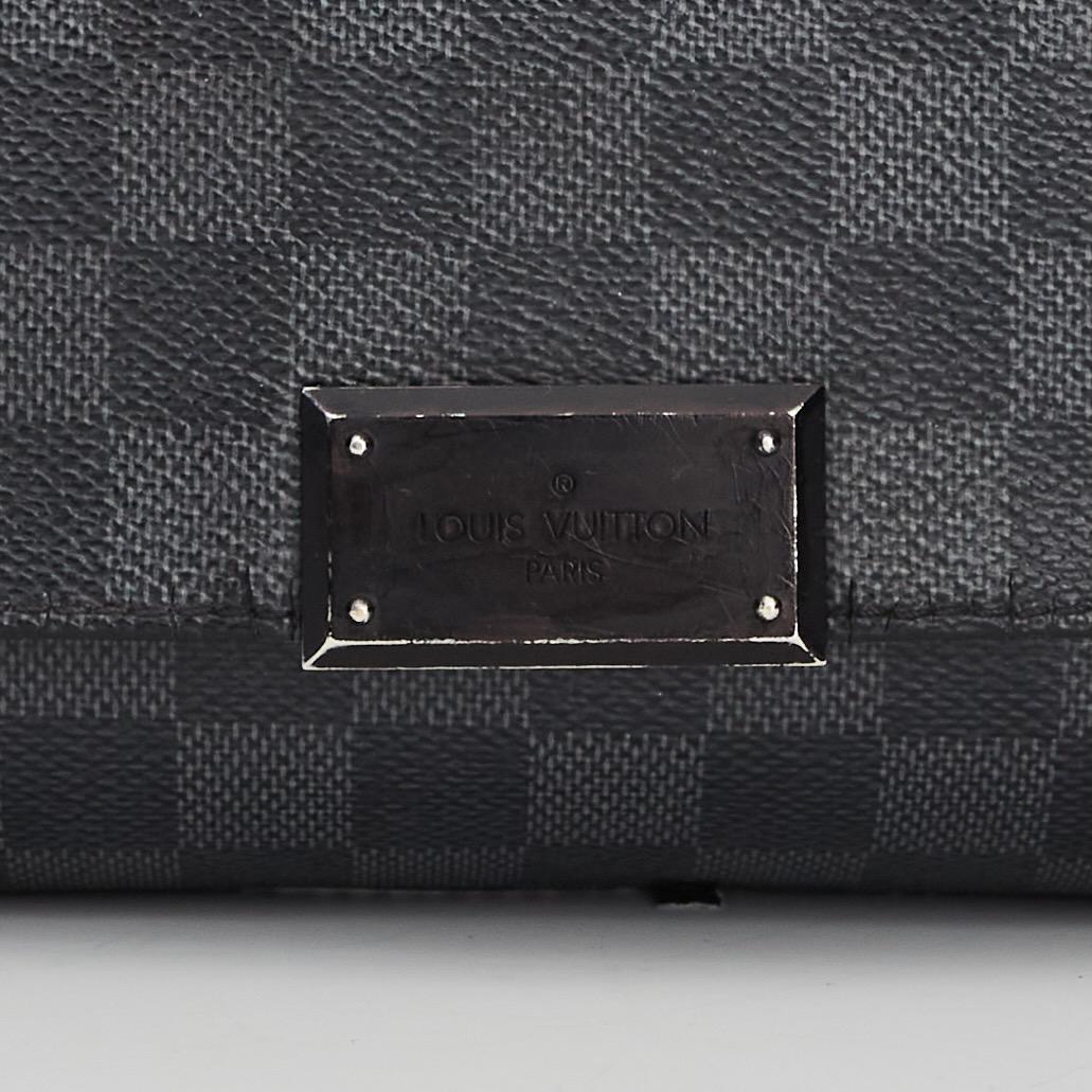 Louis Vuitton Damier Graphite District Messenger Bag PM (2015) 3