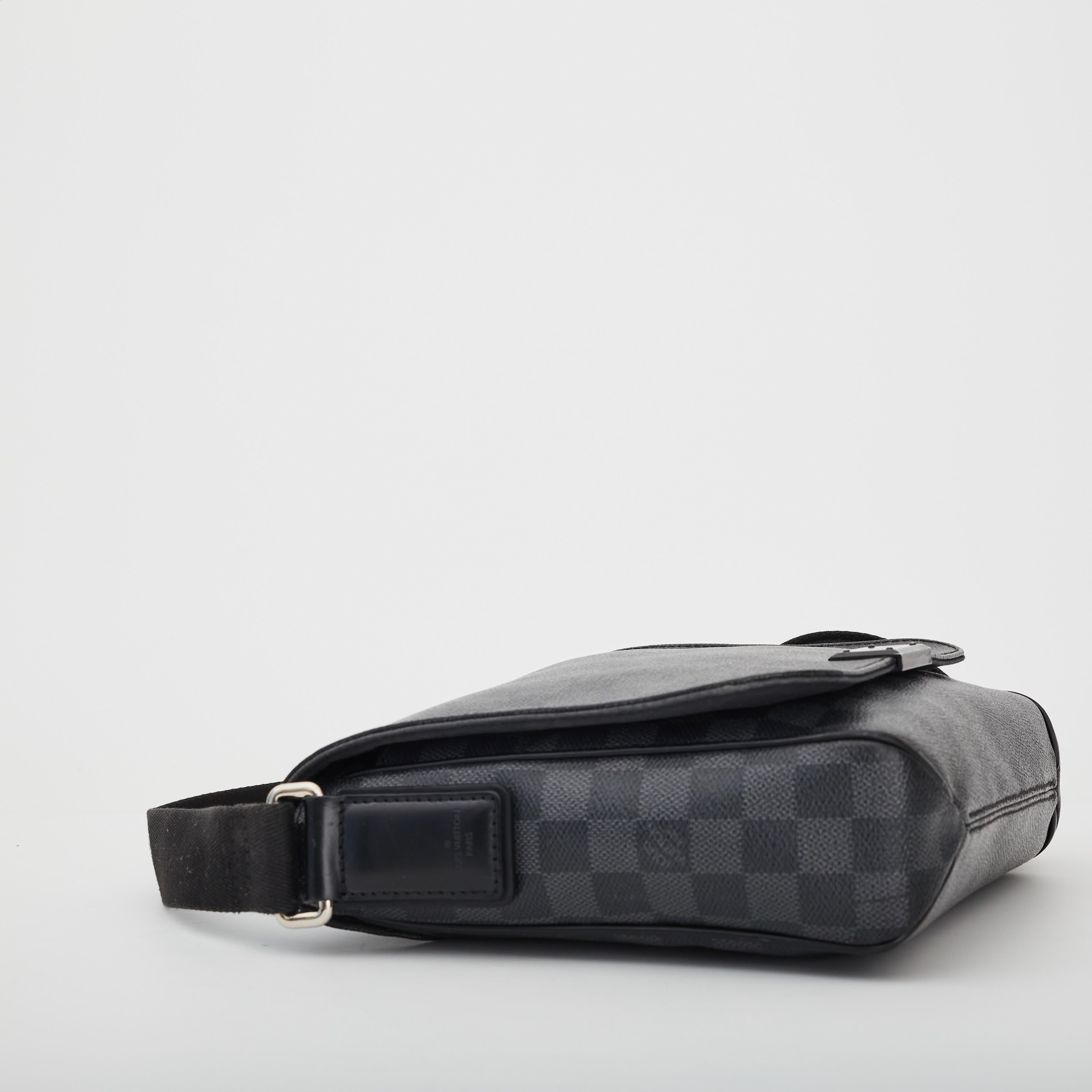 Louis Vuitton Damier Graphite District Messenger Bag PM (2015) 1