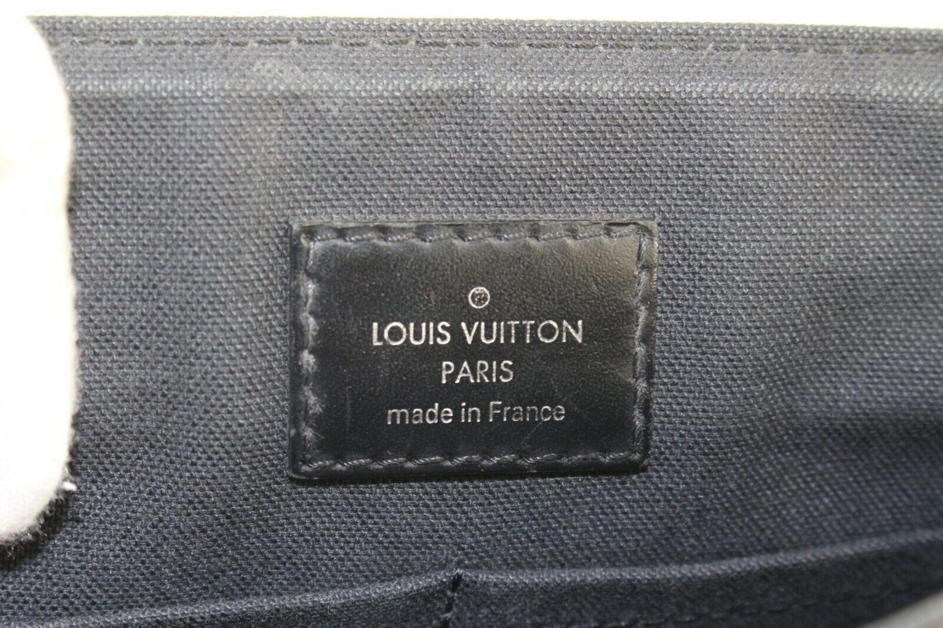 Louis Vuitton Damier Graphite District PM Mick Daniel 1LVJ1230
Date Code/Serial Number: FL2163

Made In: France

Measurements: Length:  9