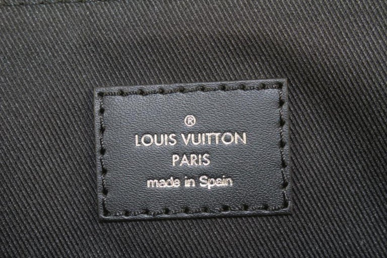 Louis Vuitton Damier Graphite District PM (SHG-ZQs9bk) – LuxeDH