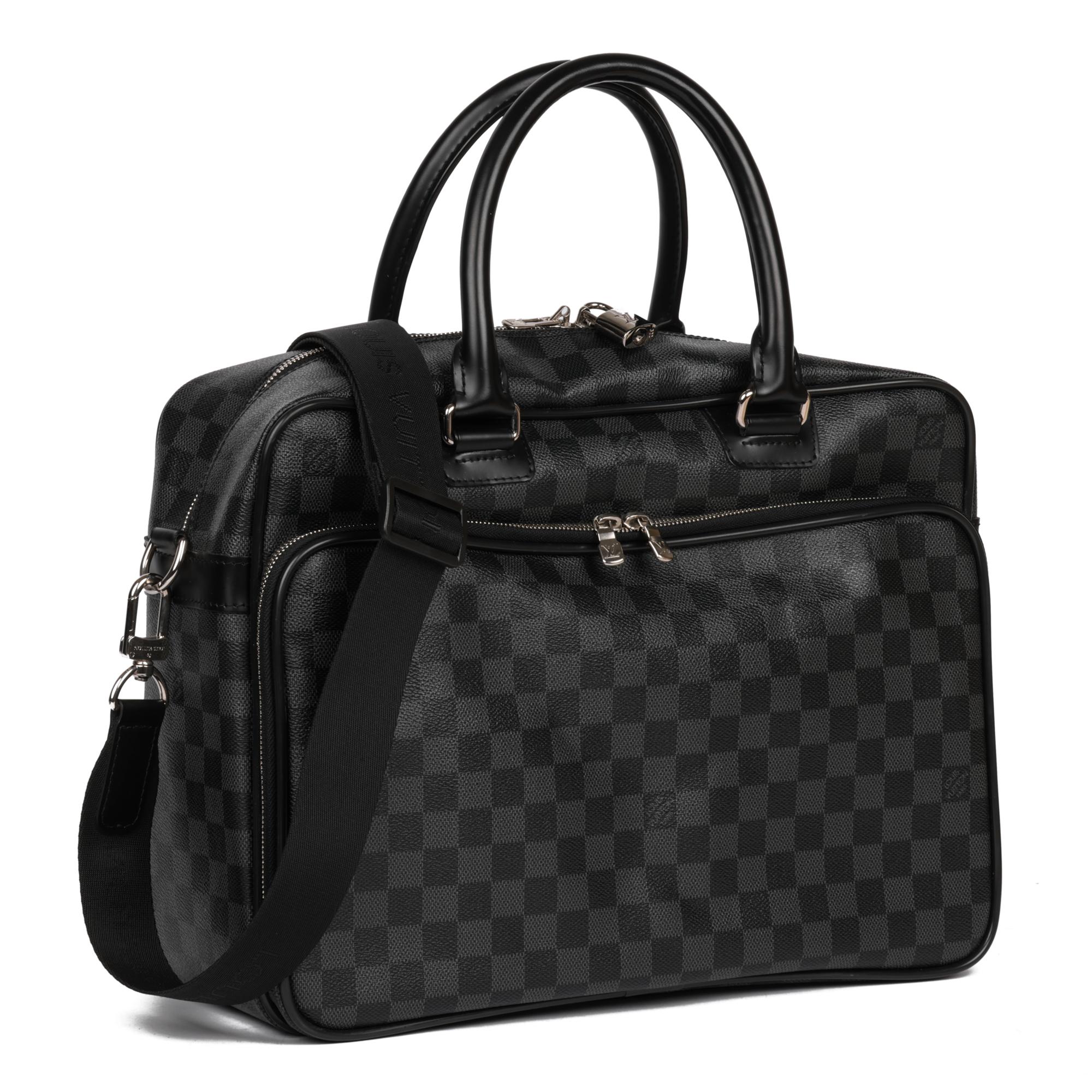 LOUIS VUITTON
Damier Graphite Coated Canvas & Black Calfskin Leather Icare Briefcase

Xupes Reference: HB5038
Serial Number: FL4101
Age (Circa): 2011
Accompanied By: Louis Vuitton Dust Bag, Strap 
Authenticity Details: Date Stamp (Made in