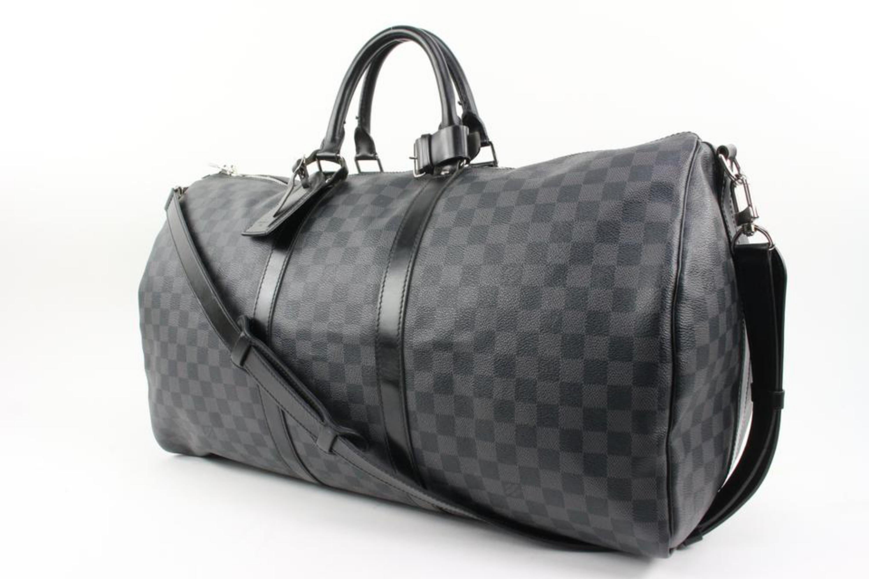 Louis Vuitton Damier Graphite Keepall Bandouliere 55 Duffle with Strap 97lv221s
Date Code/Serial Number: MB5028
Made In: France
Measurements: Length:  21.5