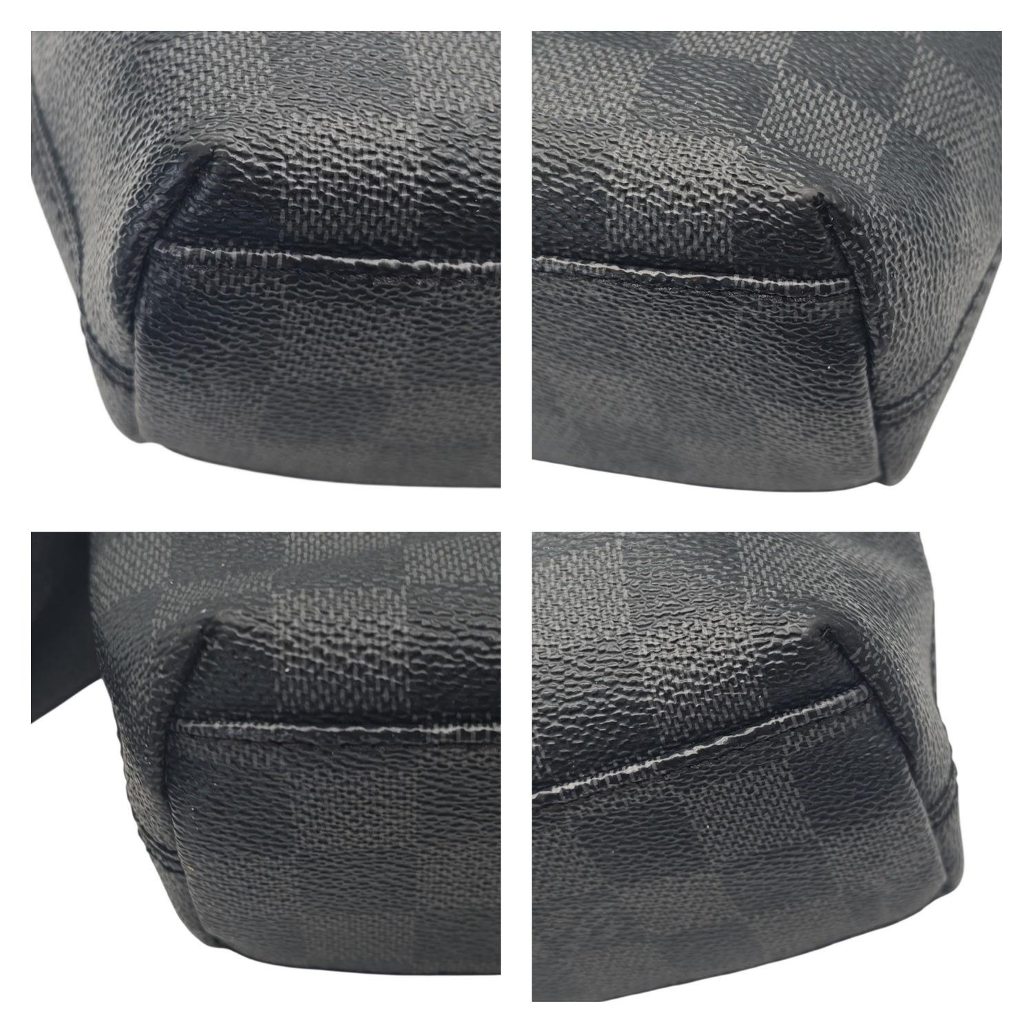 Bolso Mensajero Louis Vuitton Damier Graphite Mick PM en venta 1