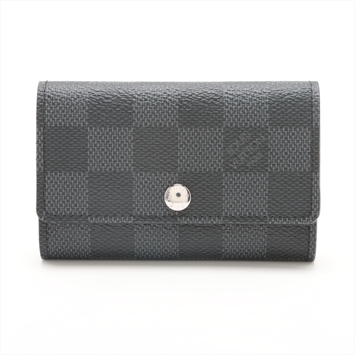 The Louis Vuitton Damier Graphite Multiclés 6 Key Holder a refined and practical accessory designed to keep your keys organized in style. Meticulously crafted by Louis Vuitton, the key holder features iconic Damier Graphite canvas, presenting a