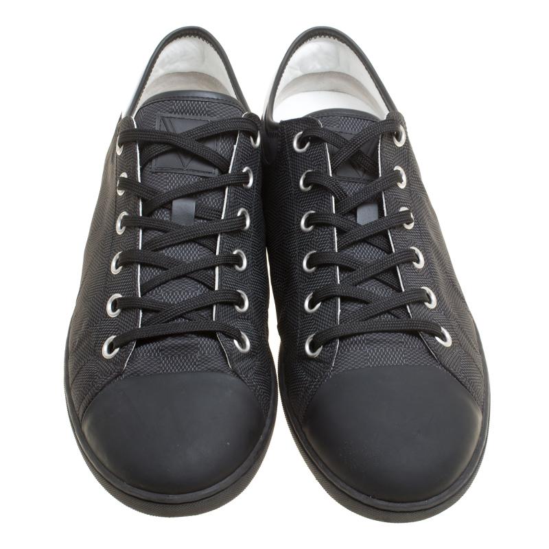 These Baseball low cut sneakers from Louis Vuitton are all you need for a fun outing with friends. They are crafted from Damier graphite nylon and leather and feature lace-ups on the vamps, comfortable insoles and tough rubber soles. Pair them with