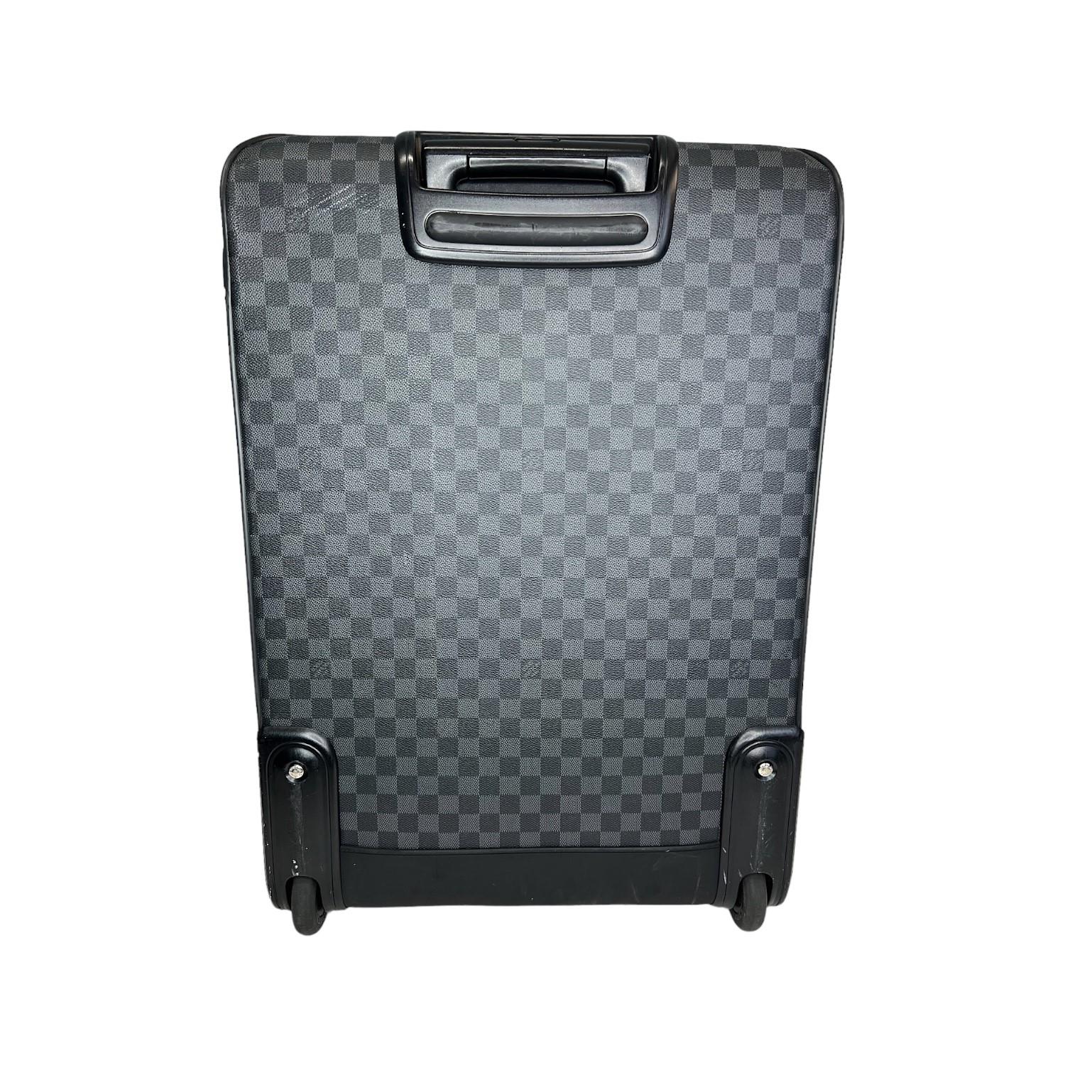 This Louis Vuitton Pégase 65 rolling suitcase was made in France in 2012 and it is finely crafted of the Louis Vuitton Damier Graphite canvas with leather trimming and silver-tone hardware features. It features a frontal zipper pocket. It has a