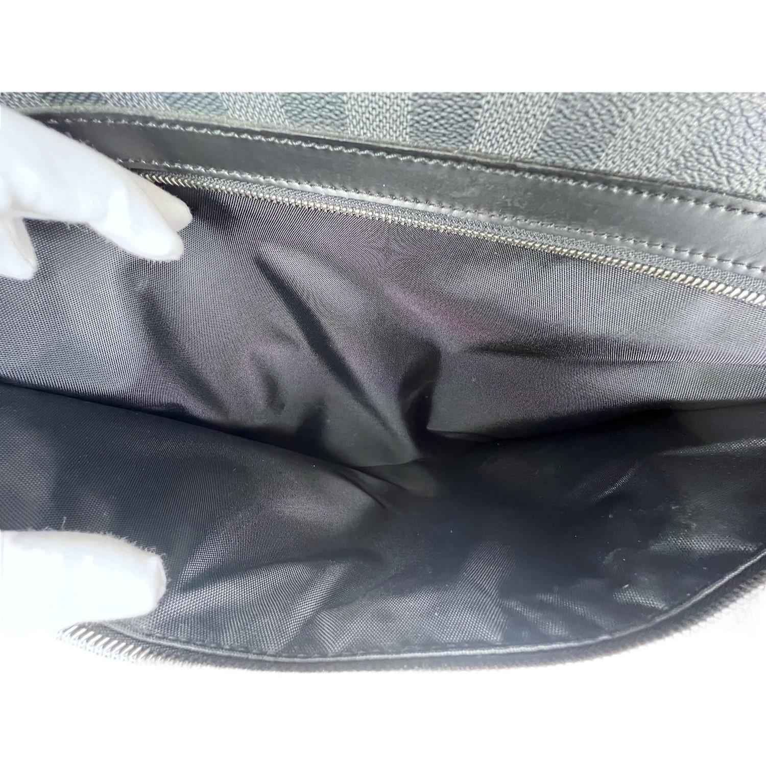 Louis Vuitton Damier Graphite Pégase 65 Suitcase en vente 1