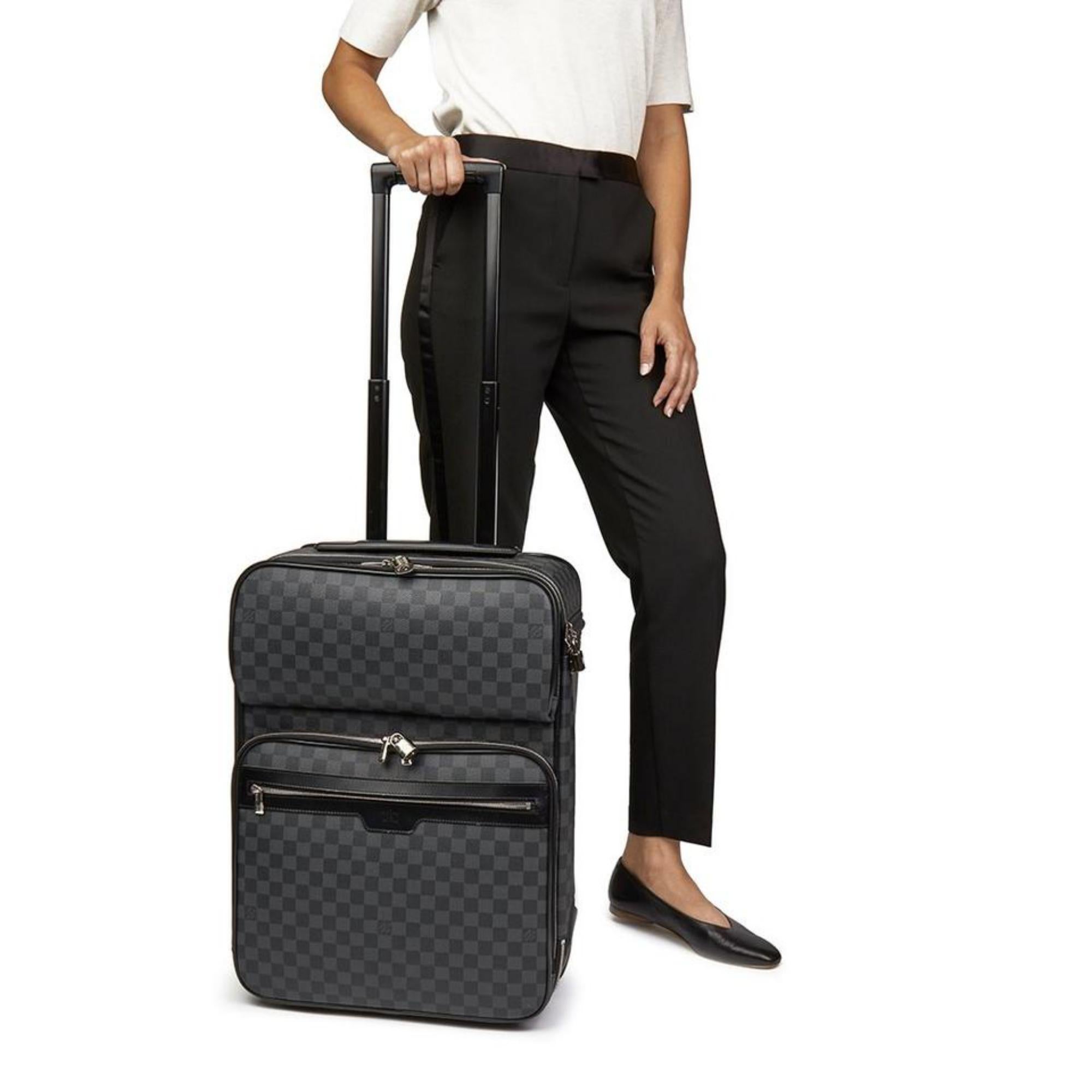 Louis Vuitton Damier Graphite Pegase Business 55 Rolling Suitcase Trolley 89lk317s
Date Code/Serial Number: SR4190
Made In: France
Measurements: Length:  15
