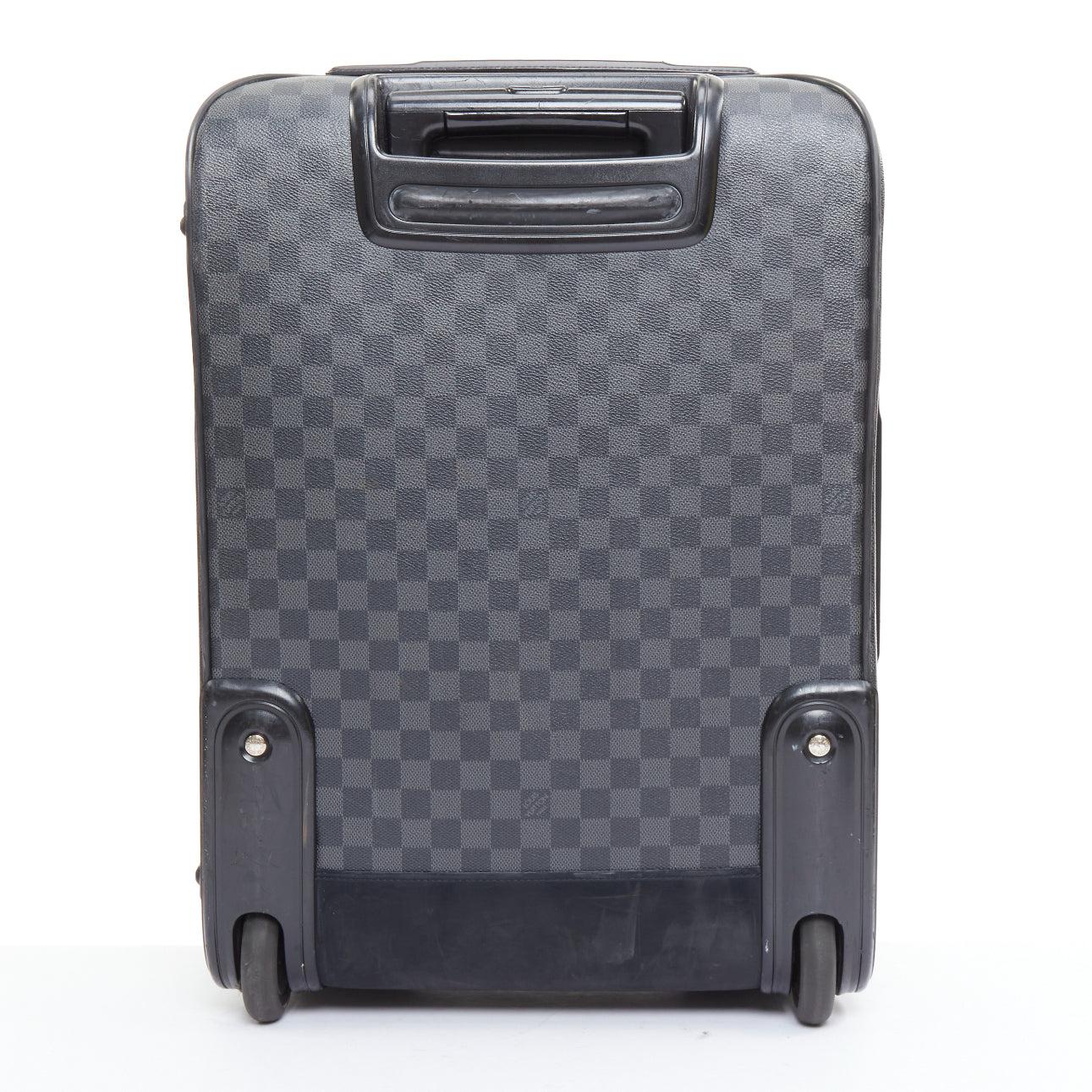 LOUIS VUITTON Damier Graphite Pegase Legere 55 schwarzes Canvas Business Gepäck im Zustand „Relativ gut“ im Angebot in Hong Kong, NT