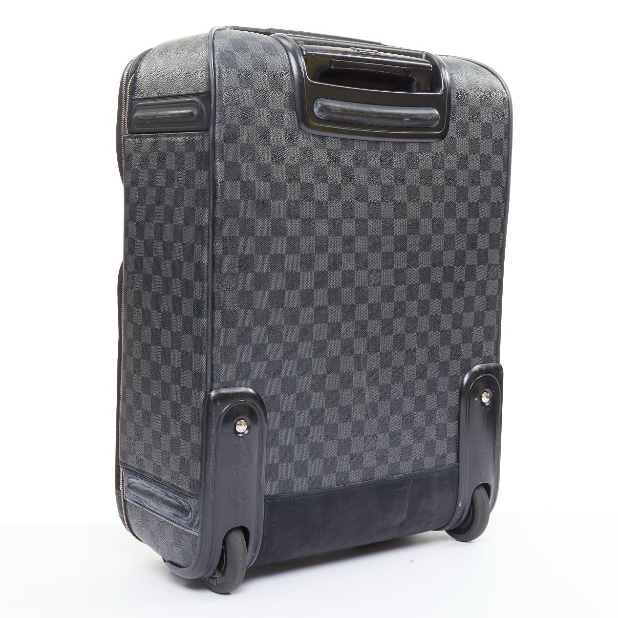 LOUIS VUITTON Damier Graphite Pegase Legere 55 schwarzes Canvas Business Gepäck für Damen oder Herren im Angebot