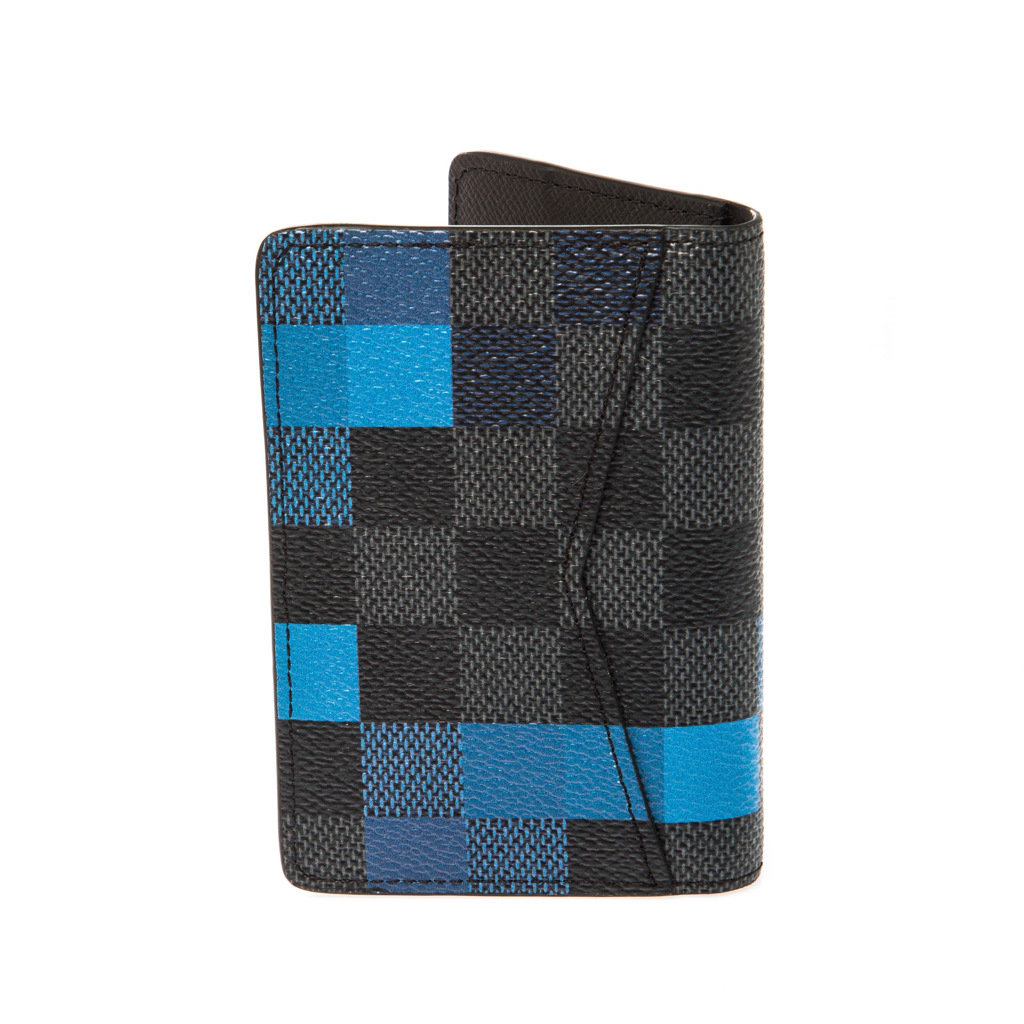 Organize your travel essentials with this classy organizer from the house of Louis Vuitton. Crafted from Damiere graphite coated canvas, the bi-fold pocket organizer contains a number of slip pockets and slots along with a slip pocket on the rear.